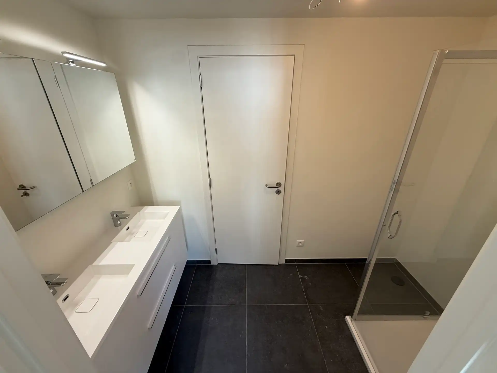 Nieuwbouwwoning met 3 slaapkamers, tuin en carport foto 13