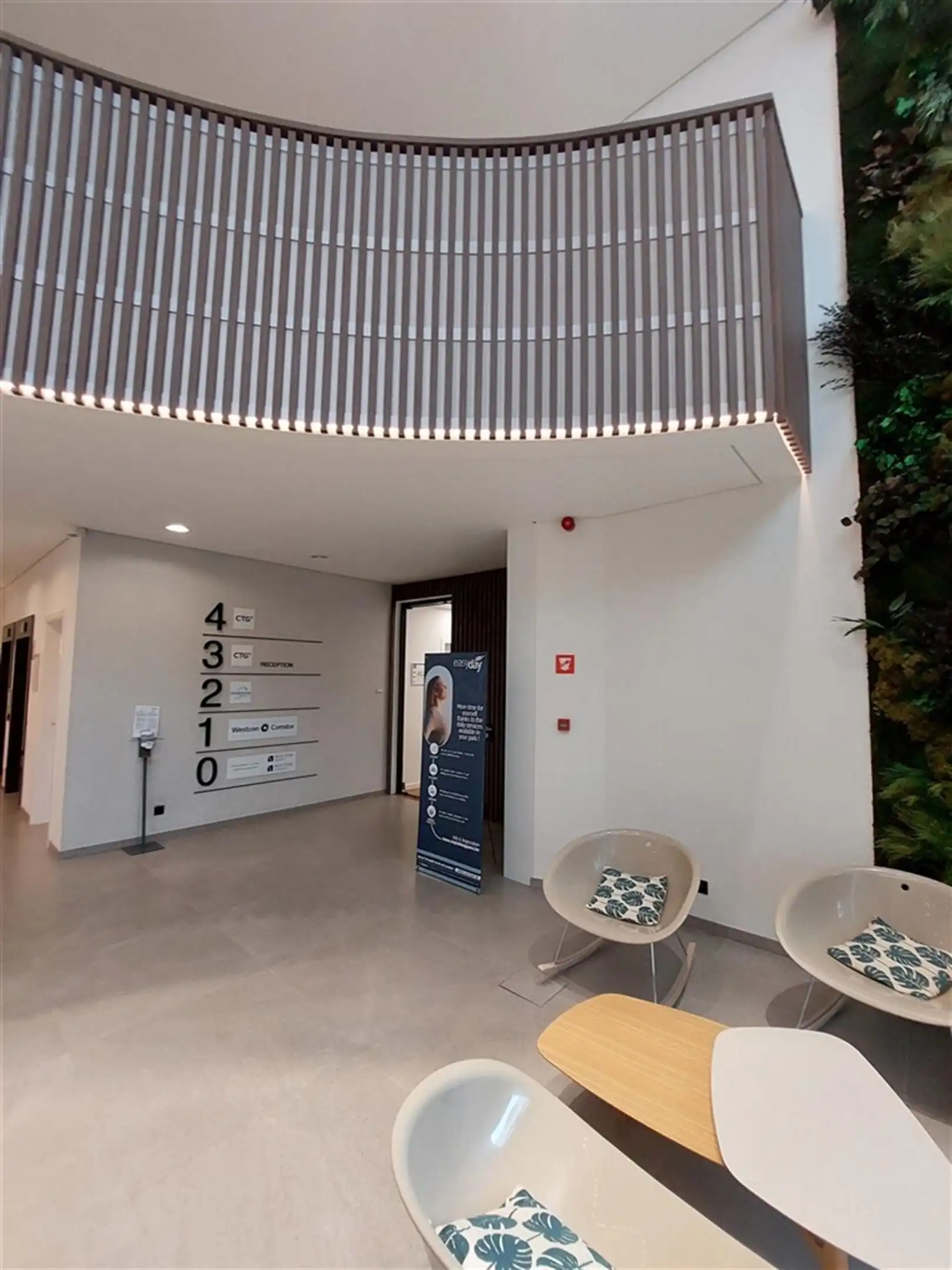 TWIN SQUARES - 984m² instapklaar foto 6