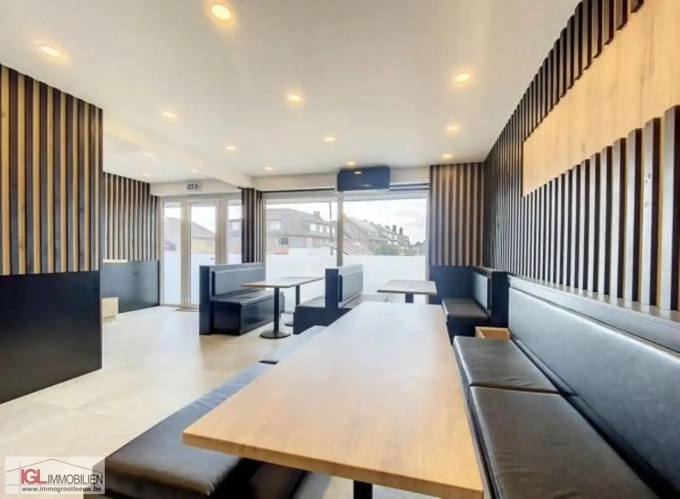 Volledig gerenoveerd handelspand aan het Vlezenbeekplein te koop foto 8