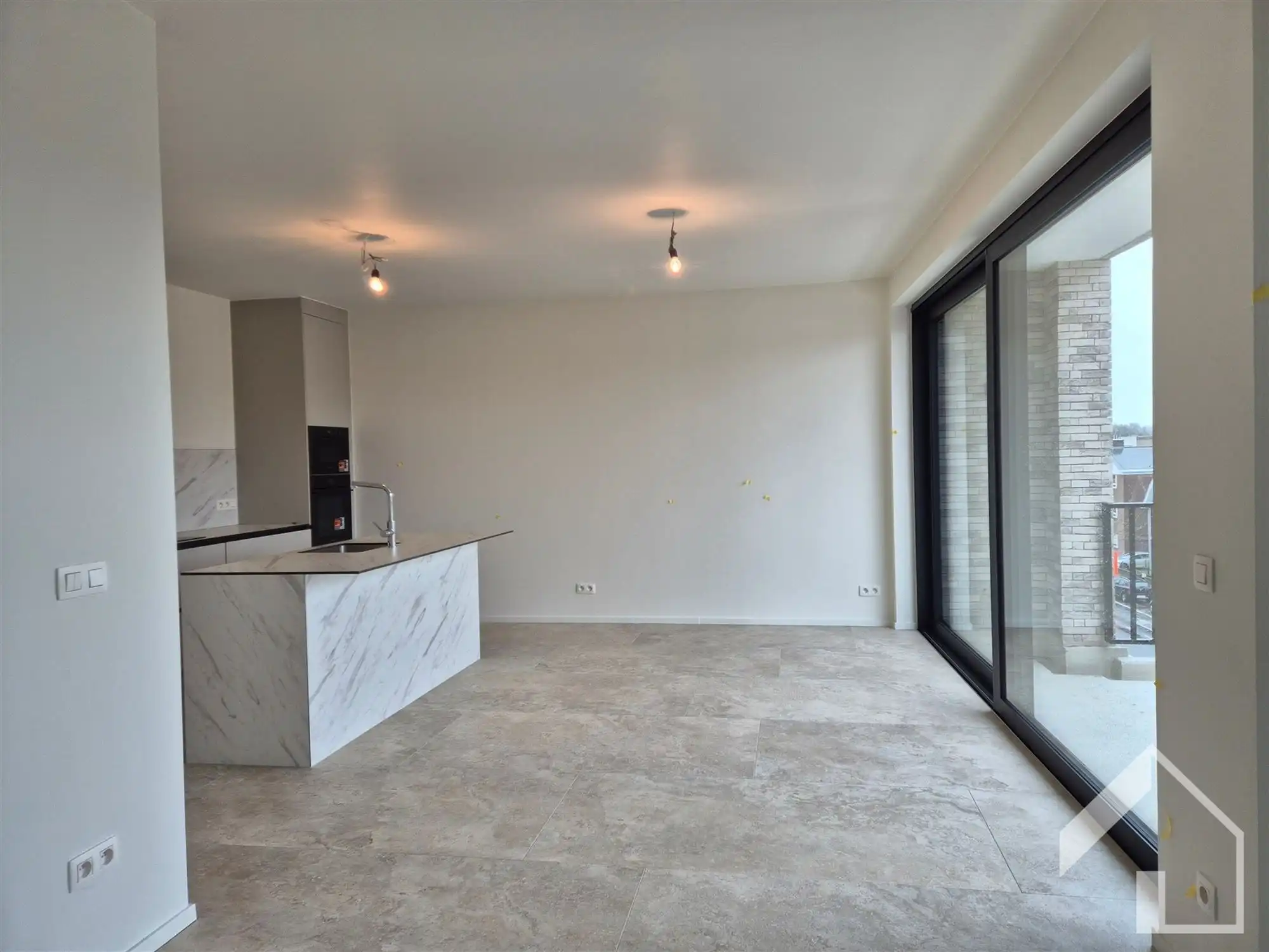 Nieuwbouw appartement op de 3de verdieping met 1 slaapkamer, terras en lift.   foto 2