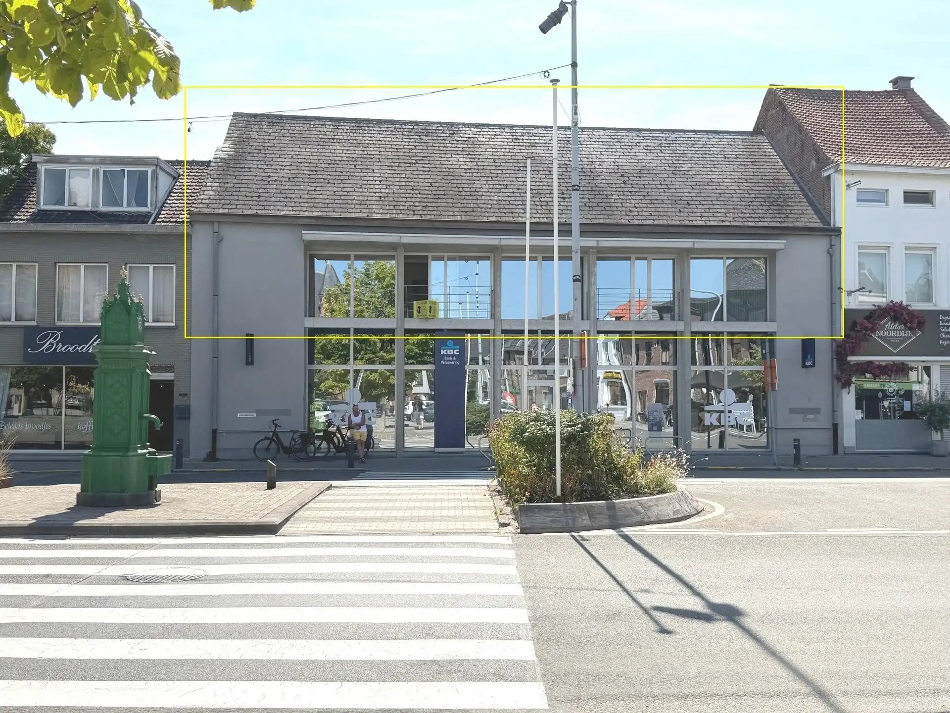 centraal gelegen appartement met zich op markt van Stekene foto 13