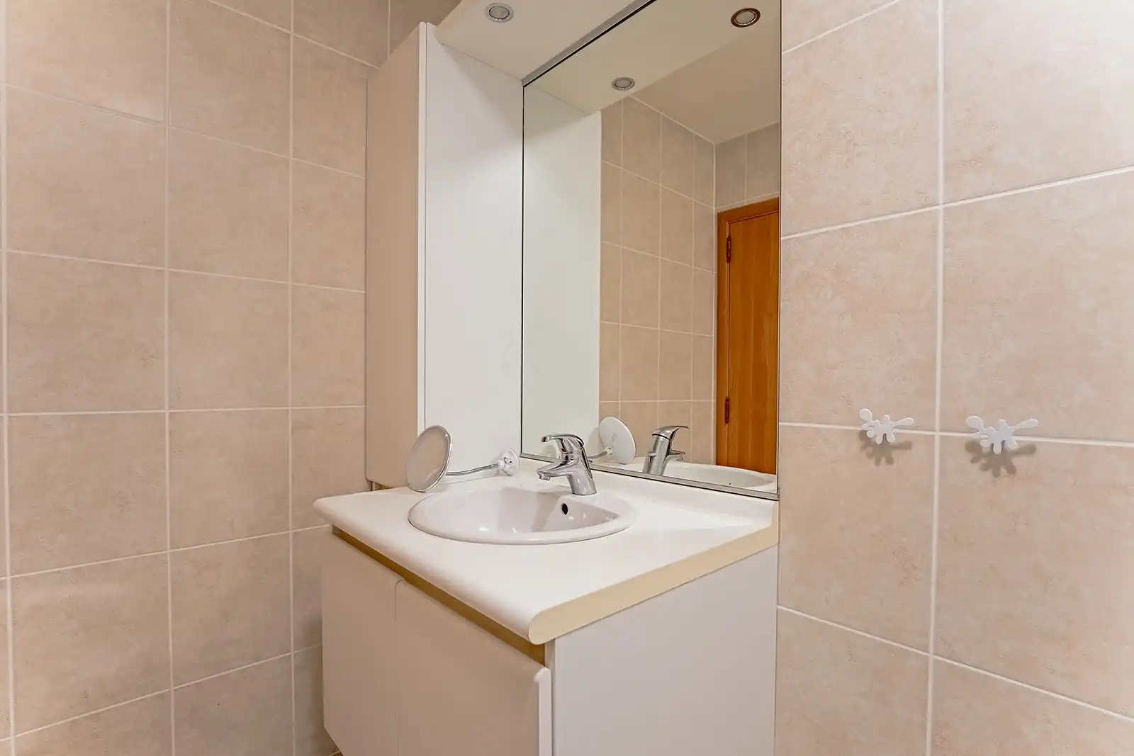 Instapklaar 2 slaapkamer appartement gelegen in De Haan op wandelafstand van het strand en het centrum. foto 16