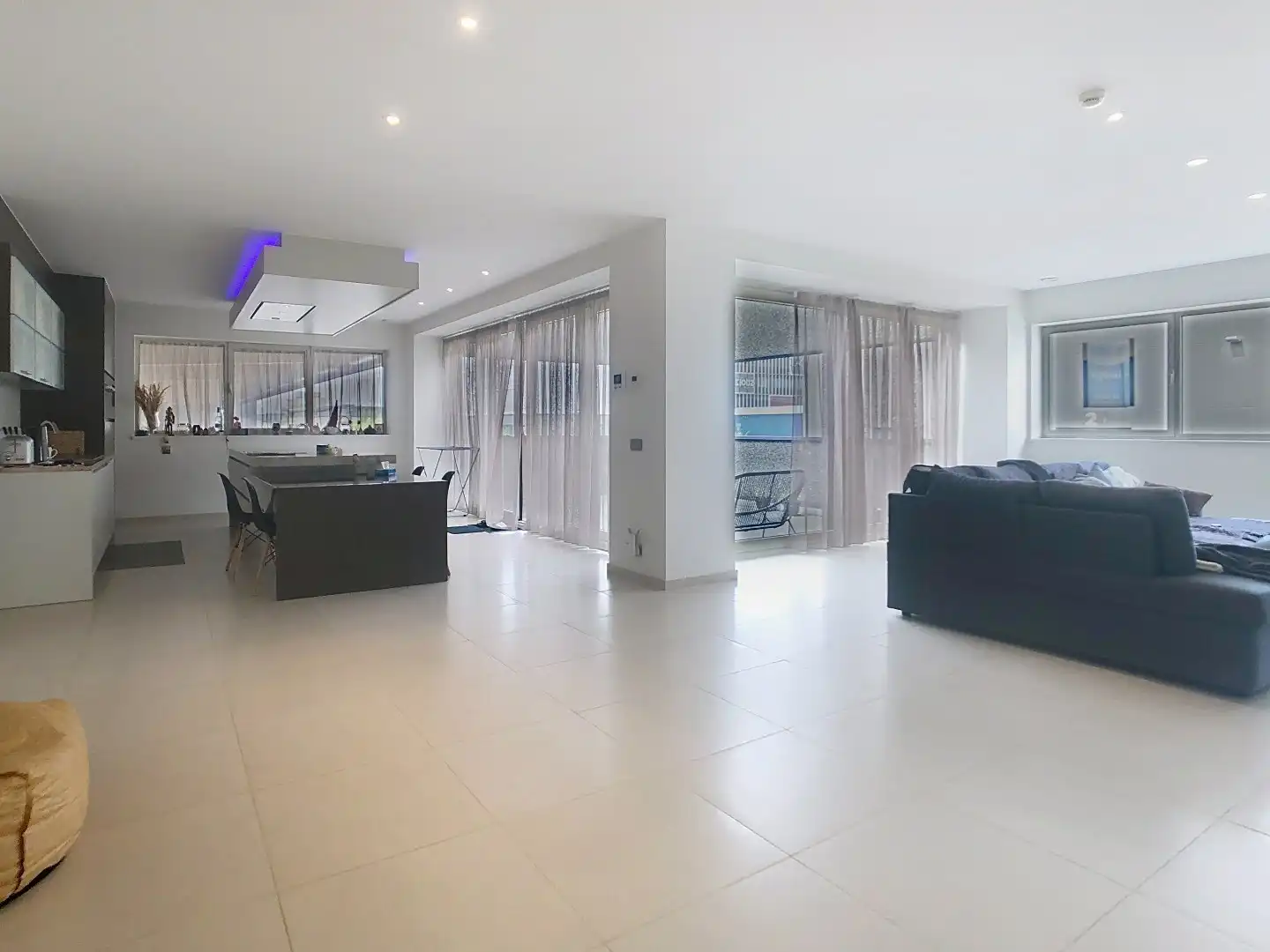 Prachtig afgewerkt en zeer ruim appartement in Roeselare foto 3