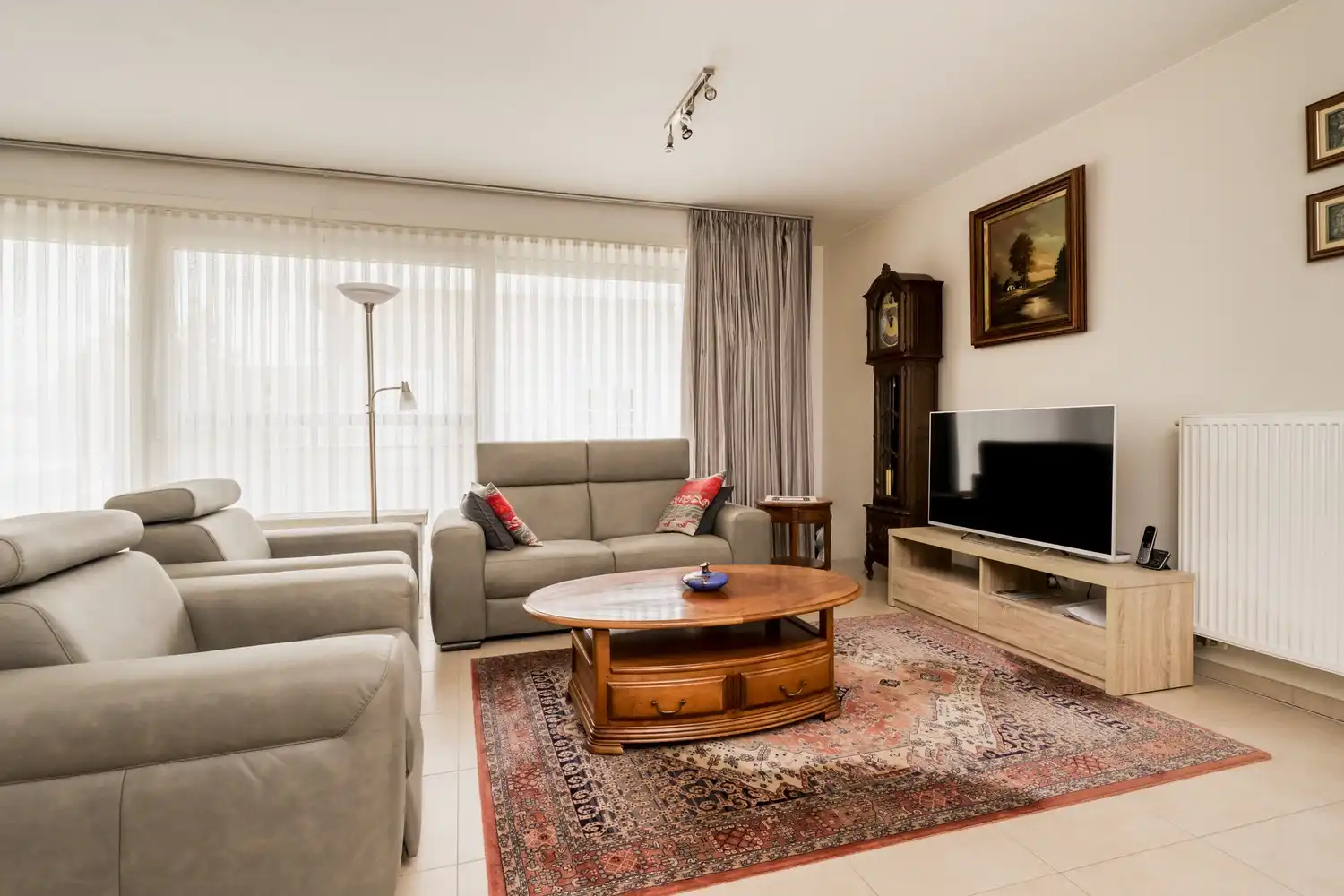 Lichtrijk hoekappartement in recent gebouw foto 9