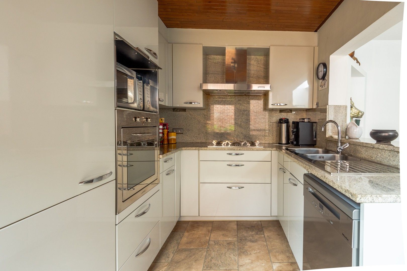 Charmante woning met groene tuin in het hart van Schoten foto 12