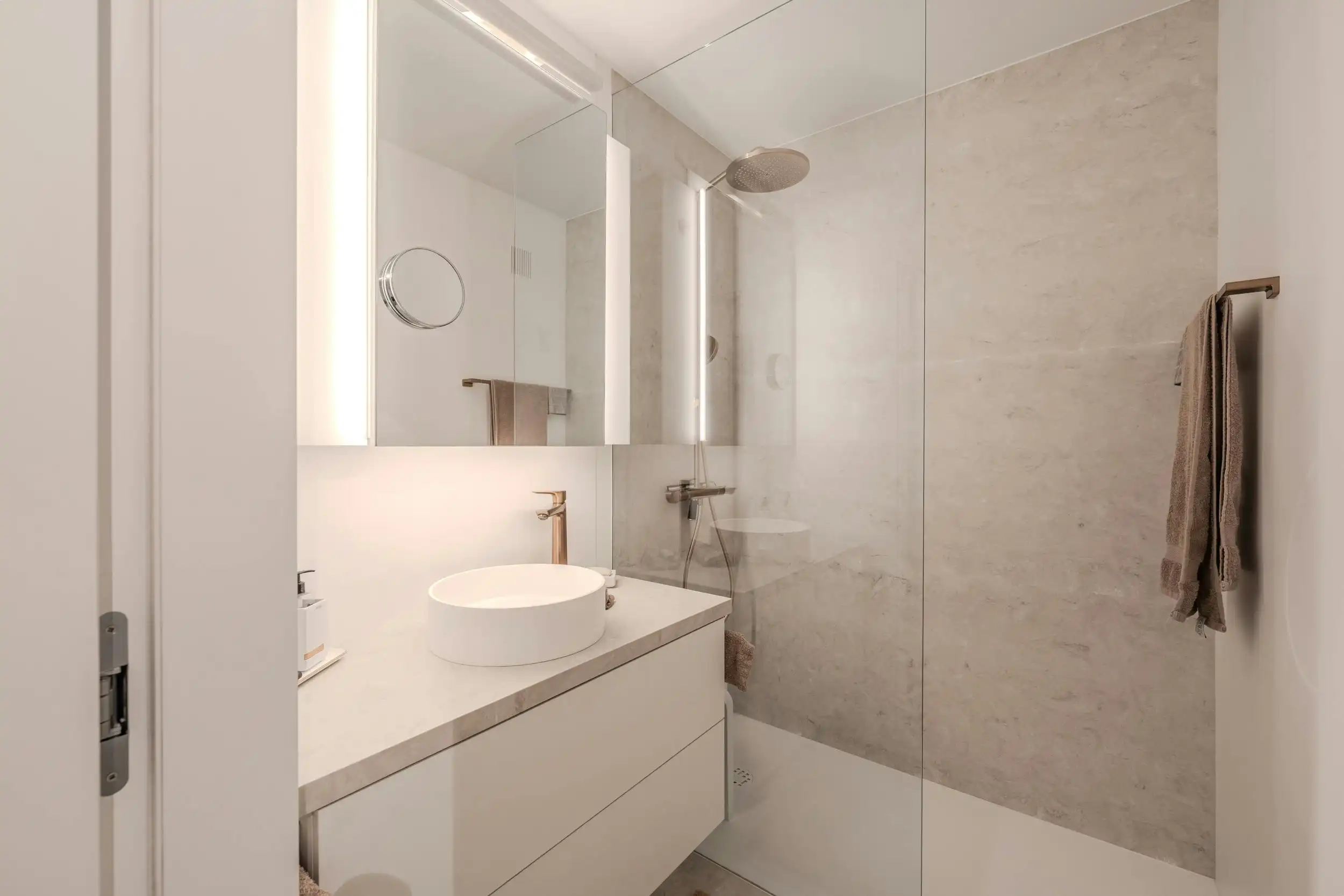 Stijlvol gerenoveerde studio op toplocatie foto 9