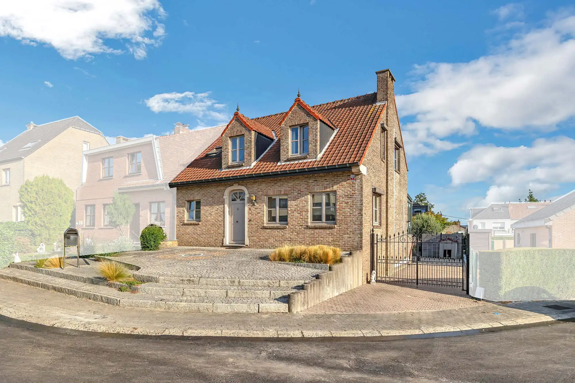 Charmante instapklare woning met 4 slpks, garage en tuin foto {{pictureIndex}}