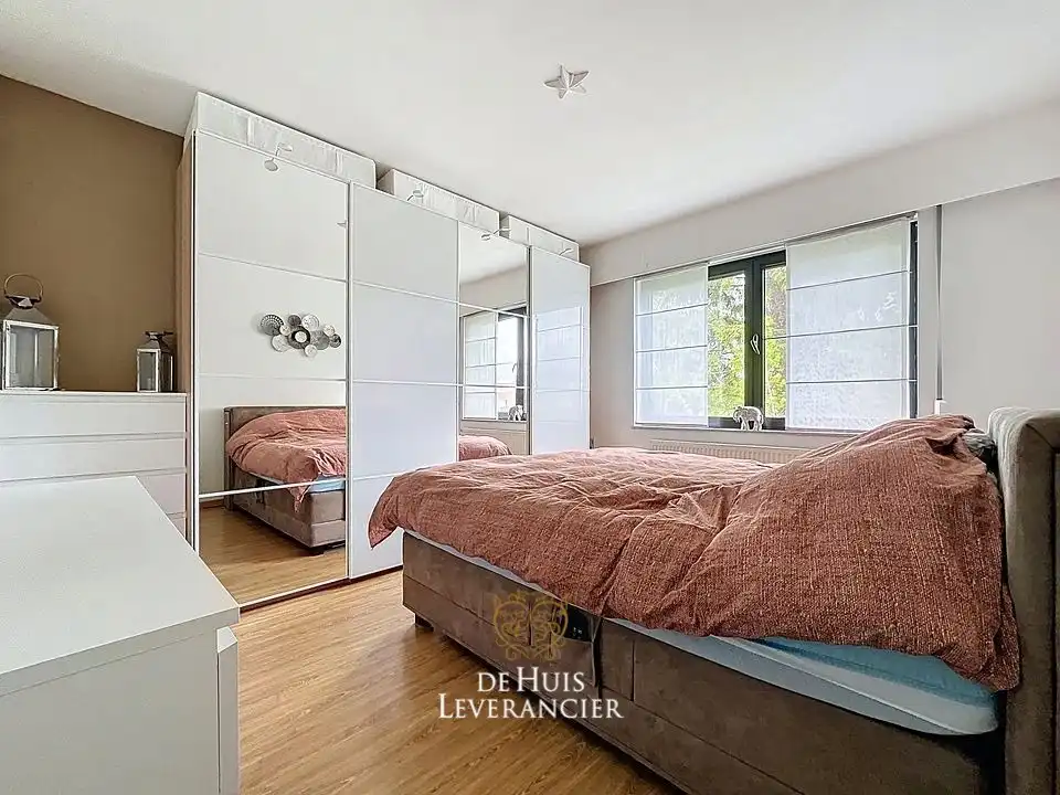Lichtrijk en instapklaar appartement (100 m²) met zonnig terras in Molenveld Edegem! foto 17