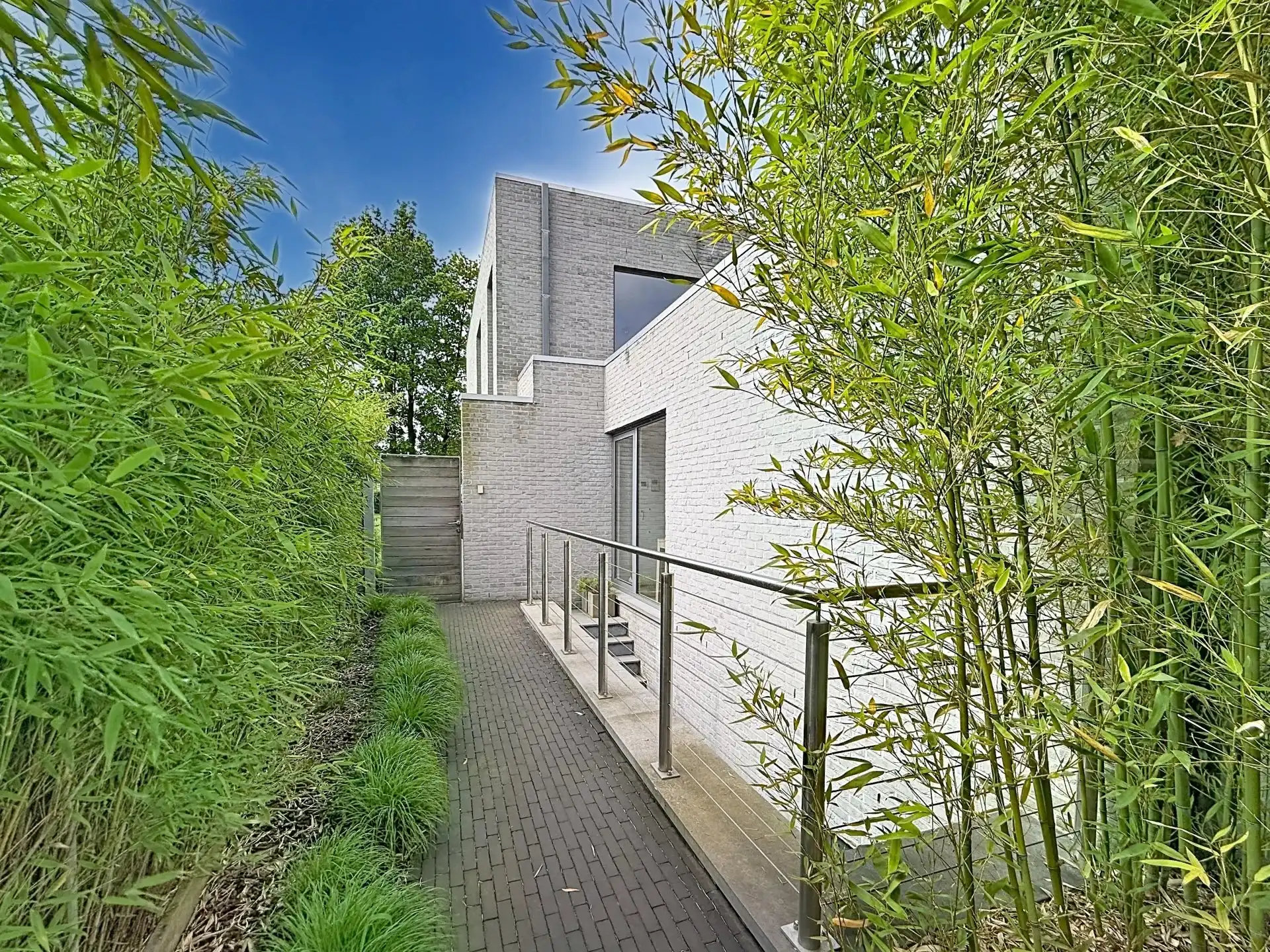Moderne woning met 3 slaapkamers en praktijk of kantoorruimte op mooi perceel foto 44