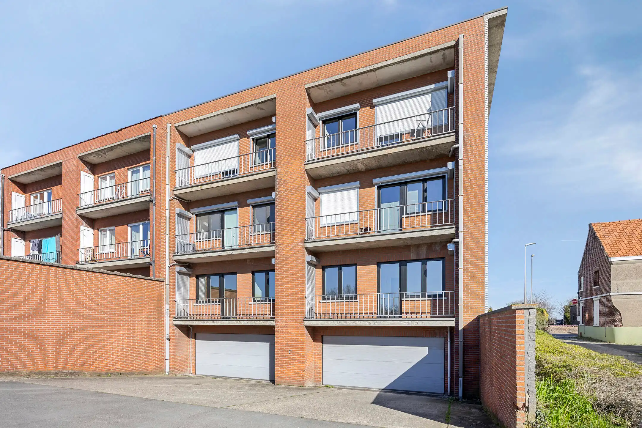 Gelijkvloers, gerenoveerd appartement met 2 slaapkamers foto 14