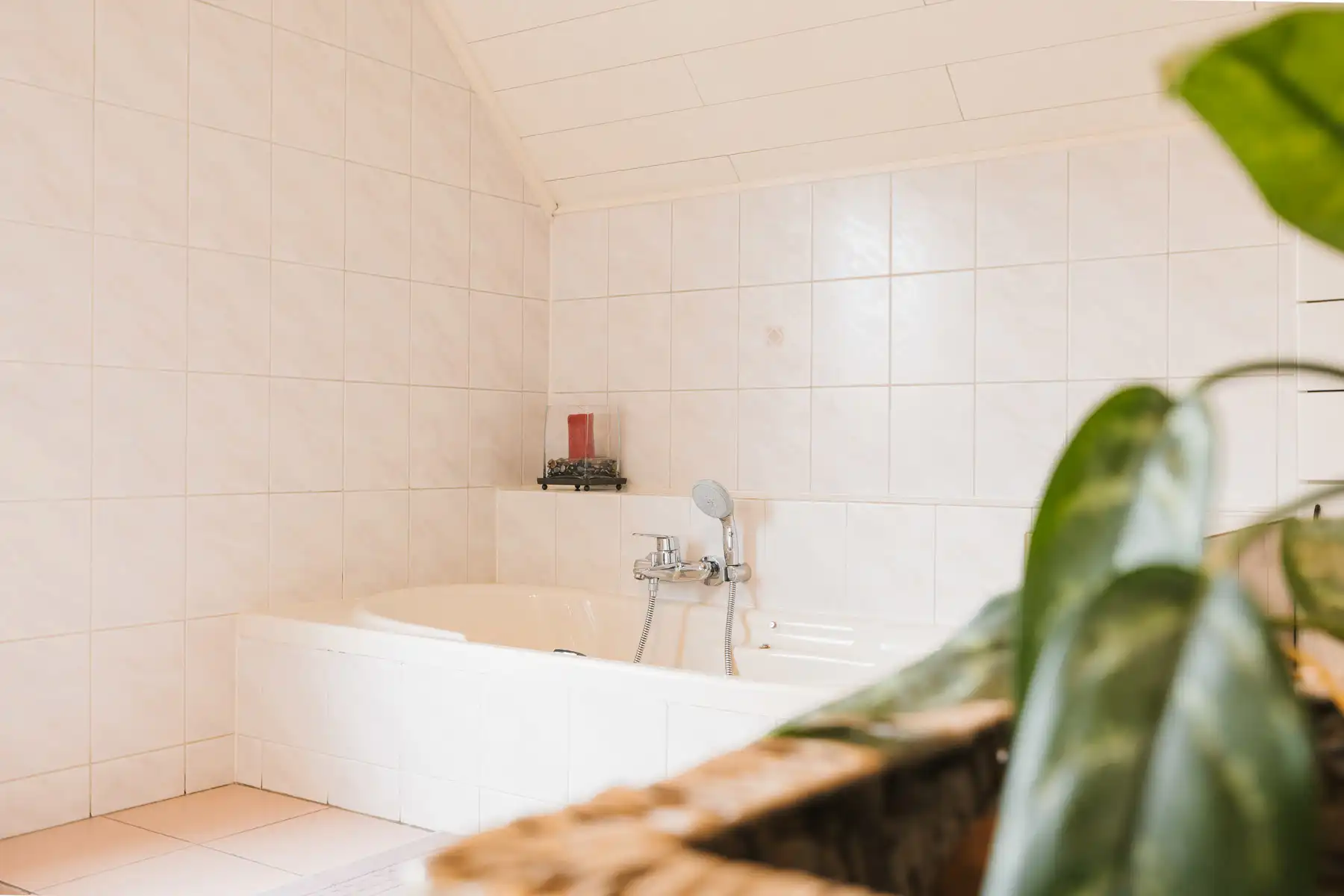 Ruime, instapklare woning met mooie tuin in groene omgeving foto 22