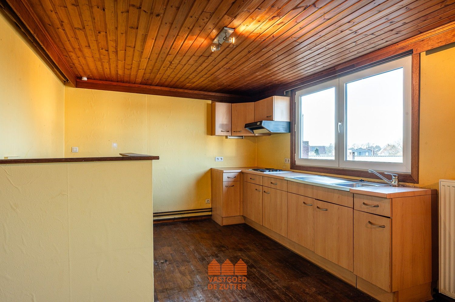 Ruime woning met handelspand in het centrum van Boekhoute foto 9
