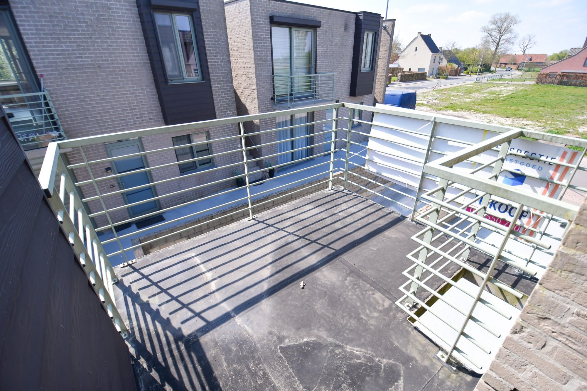 INSTAPKLAAR 2 slaapkamer appartement met terras incl. AUTOSTAANPLAATS en kelder foto 7