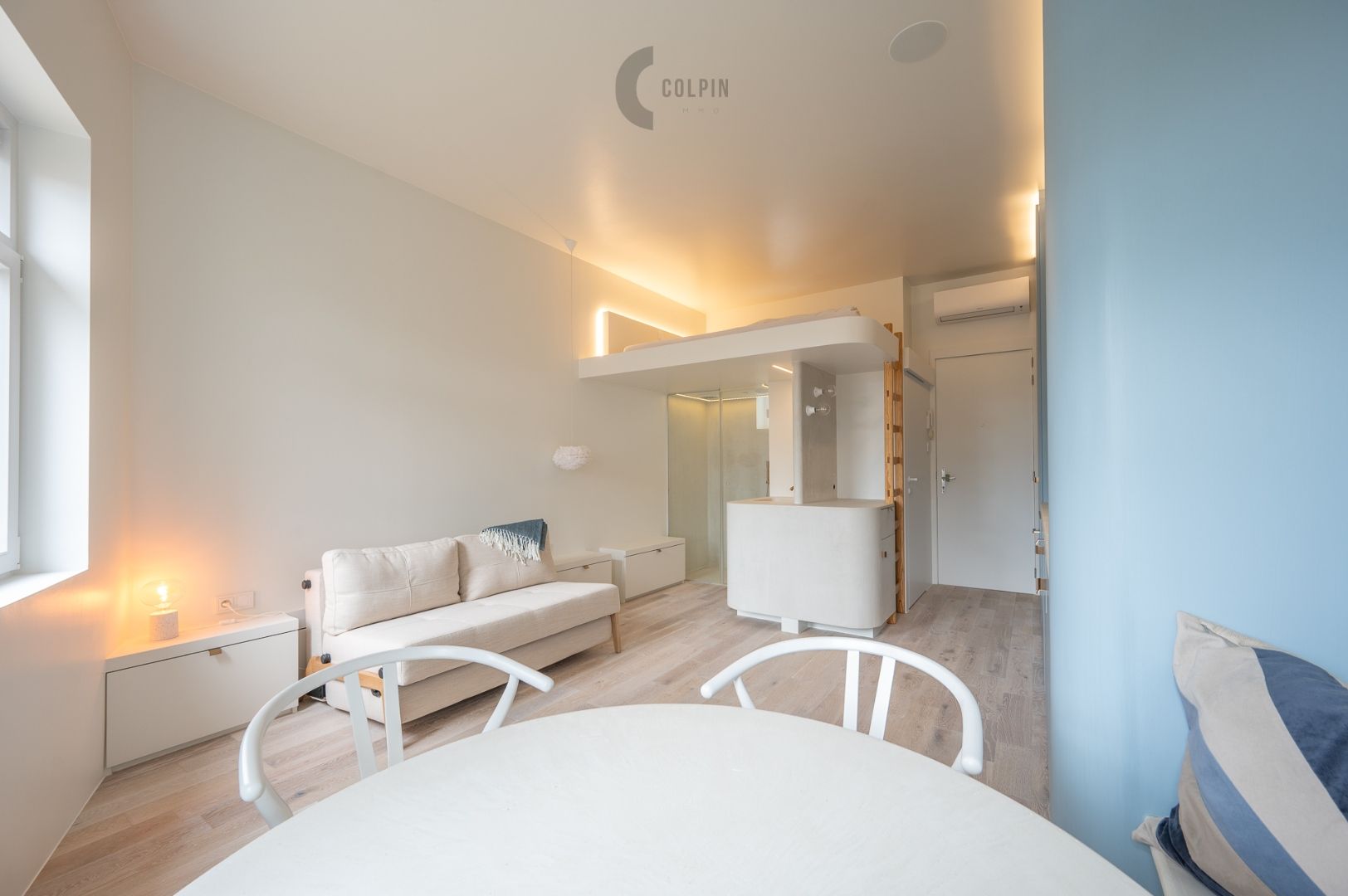 Stijlvolle gerenoveerde studio te Duinbergen foto {{pictureIndex}}