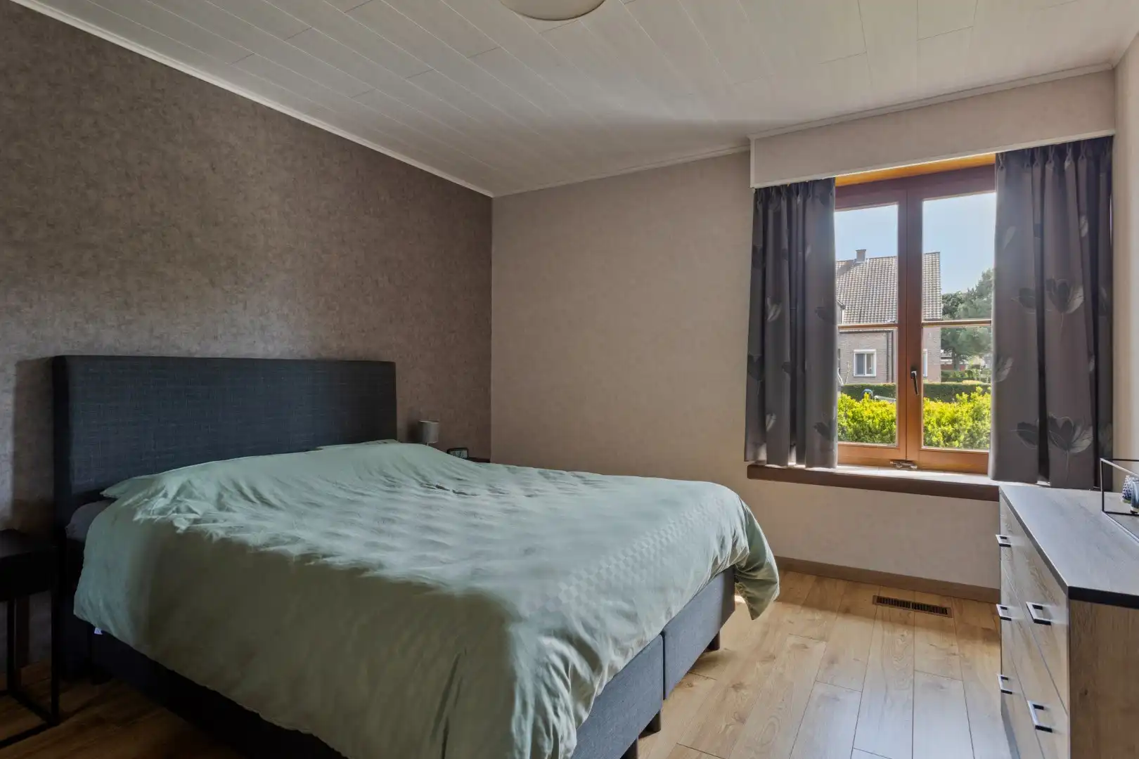 Onderkelderde woning met 4 slpks op 899 m² in een doodlopende straat te OLV Olen ! foto 16