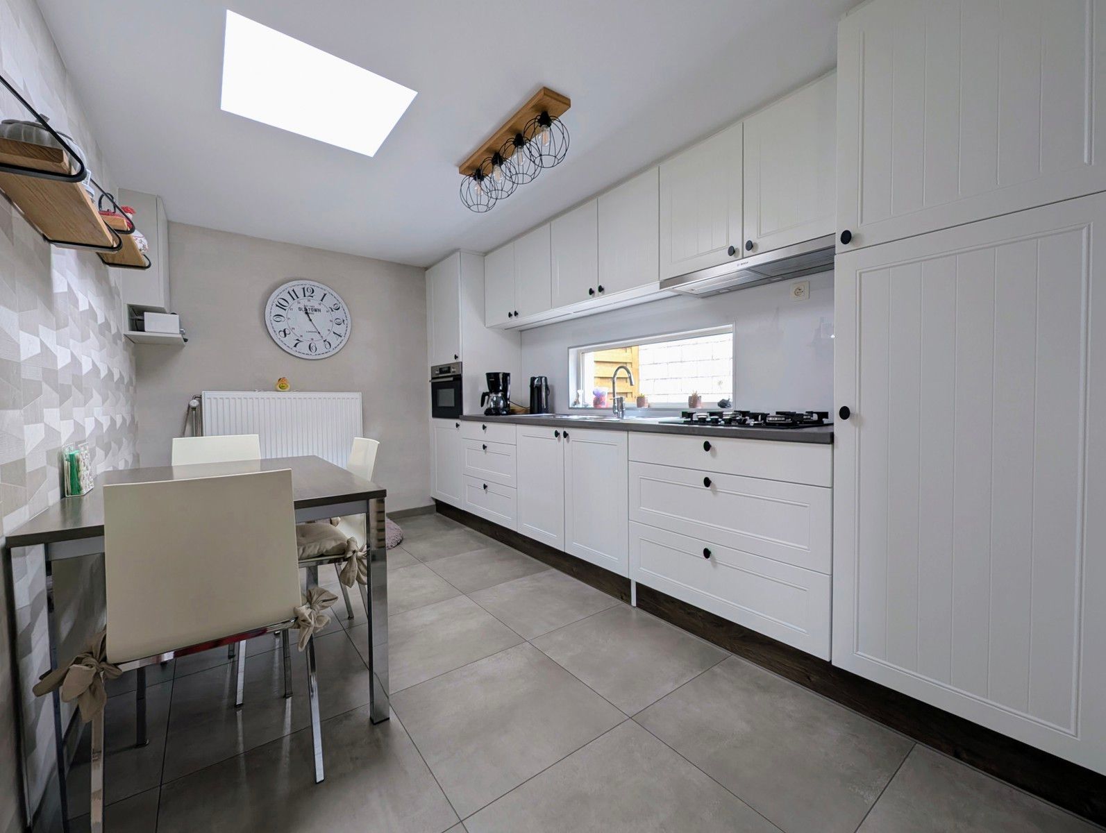 Vrijstaande villaatje met nieuwe keuken & badkamer. (op 519m² grond) foto 16
