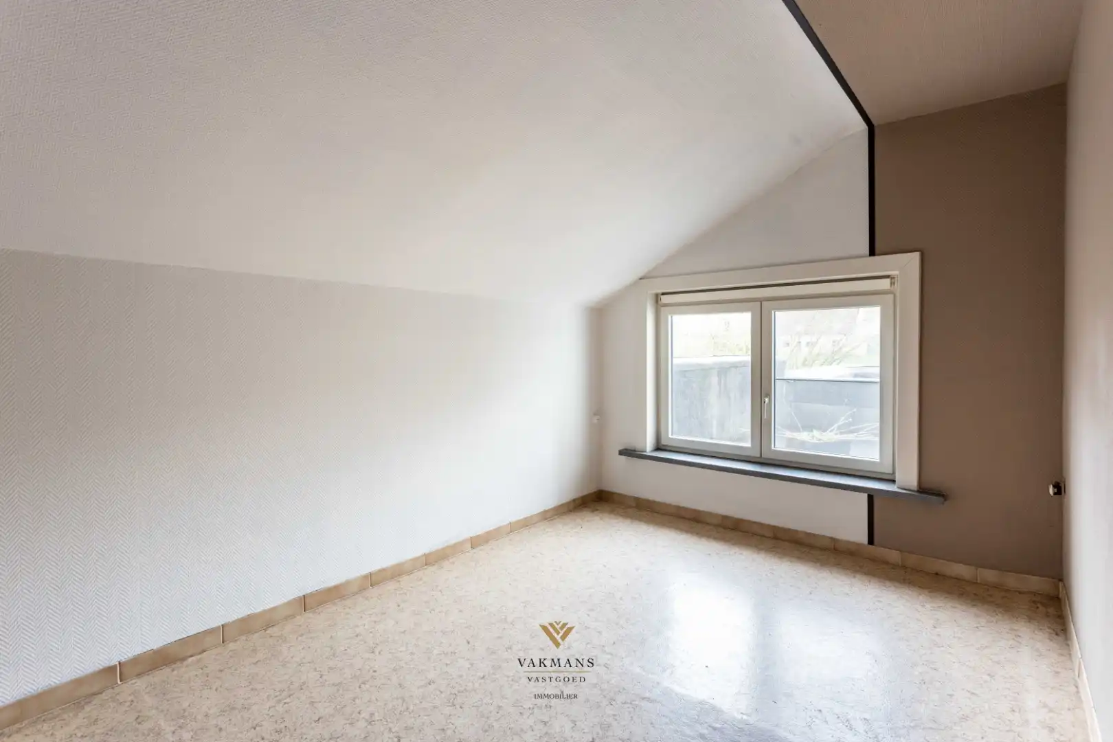 Ruime en charmante alleenstaande woning met 5 slaapkamers en 2 badkamers foto 19