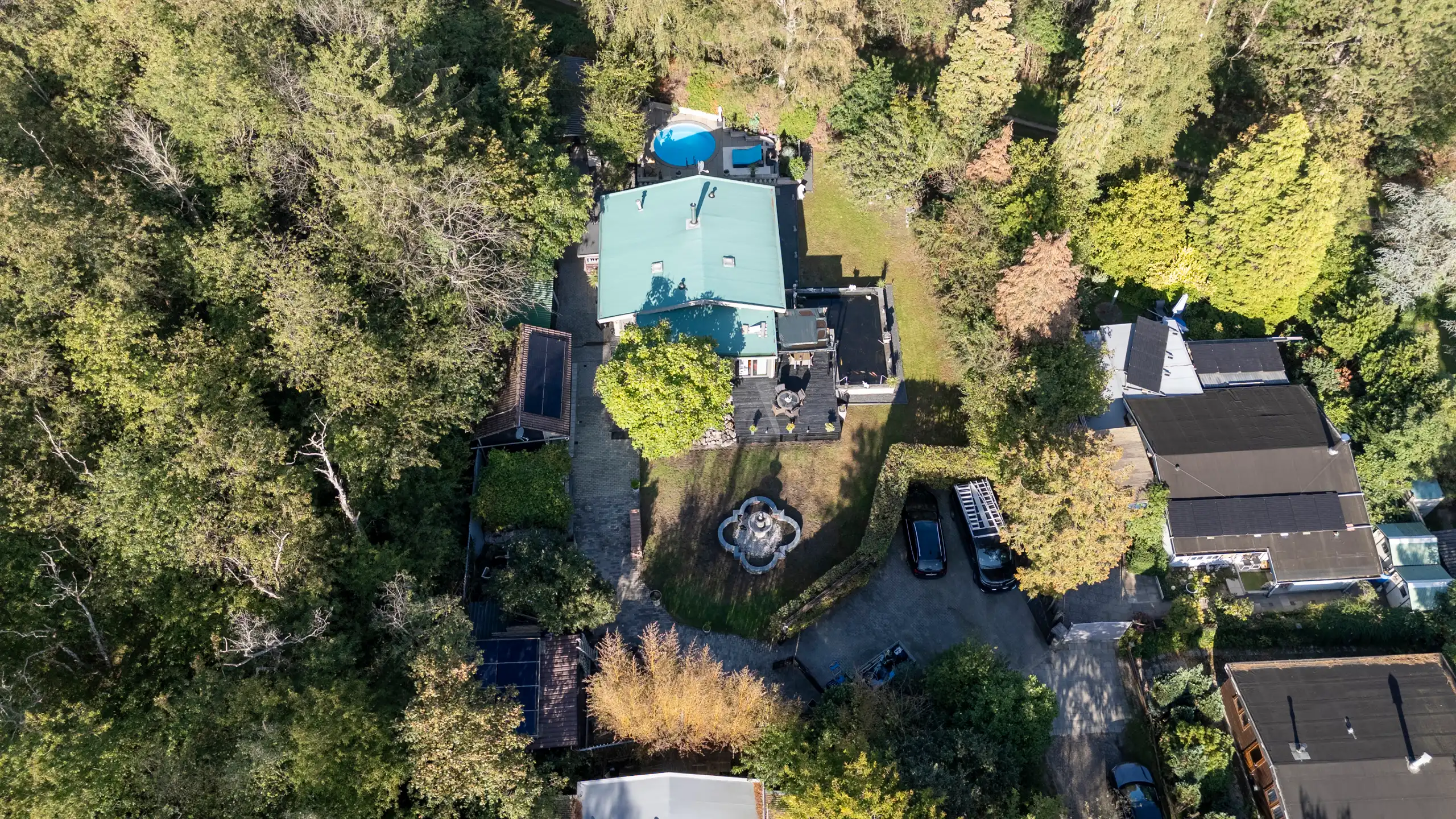 Hoofdfoto van de publicatie: Mooi gelegen chalet op 528m² in Poppel nabij NL grens.