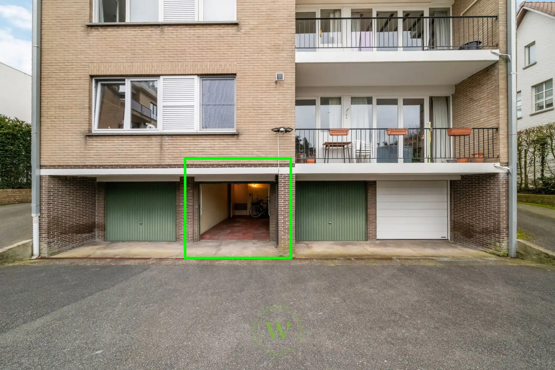 Lichtrijk 3-slaapkamerappartement met garage en berging foto 2