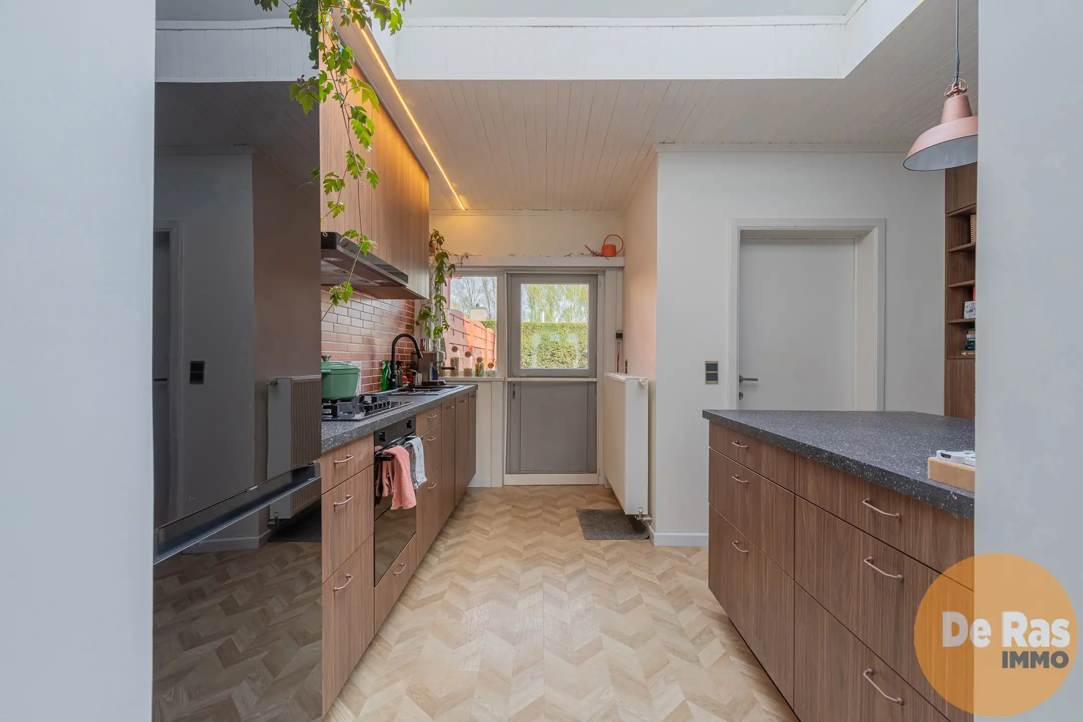 WETTEREN - Instapklare woning met twee slpks en terras foto 6