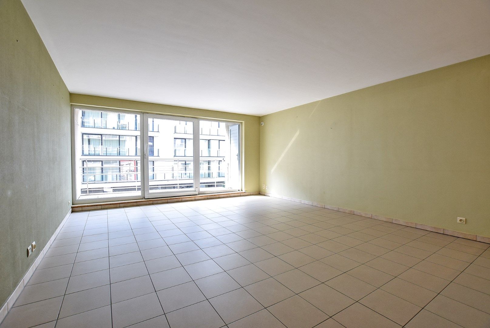 Goed gelegen 2-slaapkamerappartement te Oostduinkerke-Bad vlakbij de winkelstraat en het strand.  foto 2