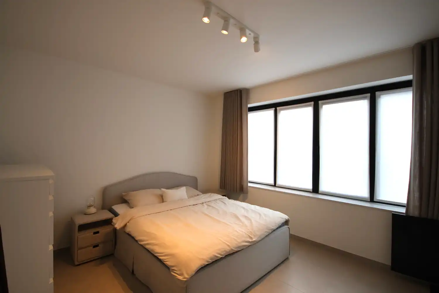 Modern vernieuwd gelijkvloers appartement met 1 slaapkamer en ruime tuin foto 12