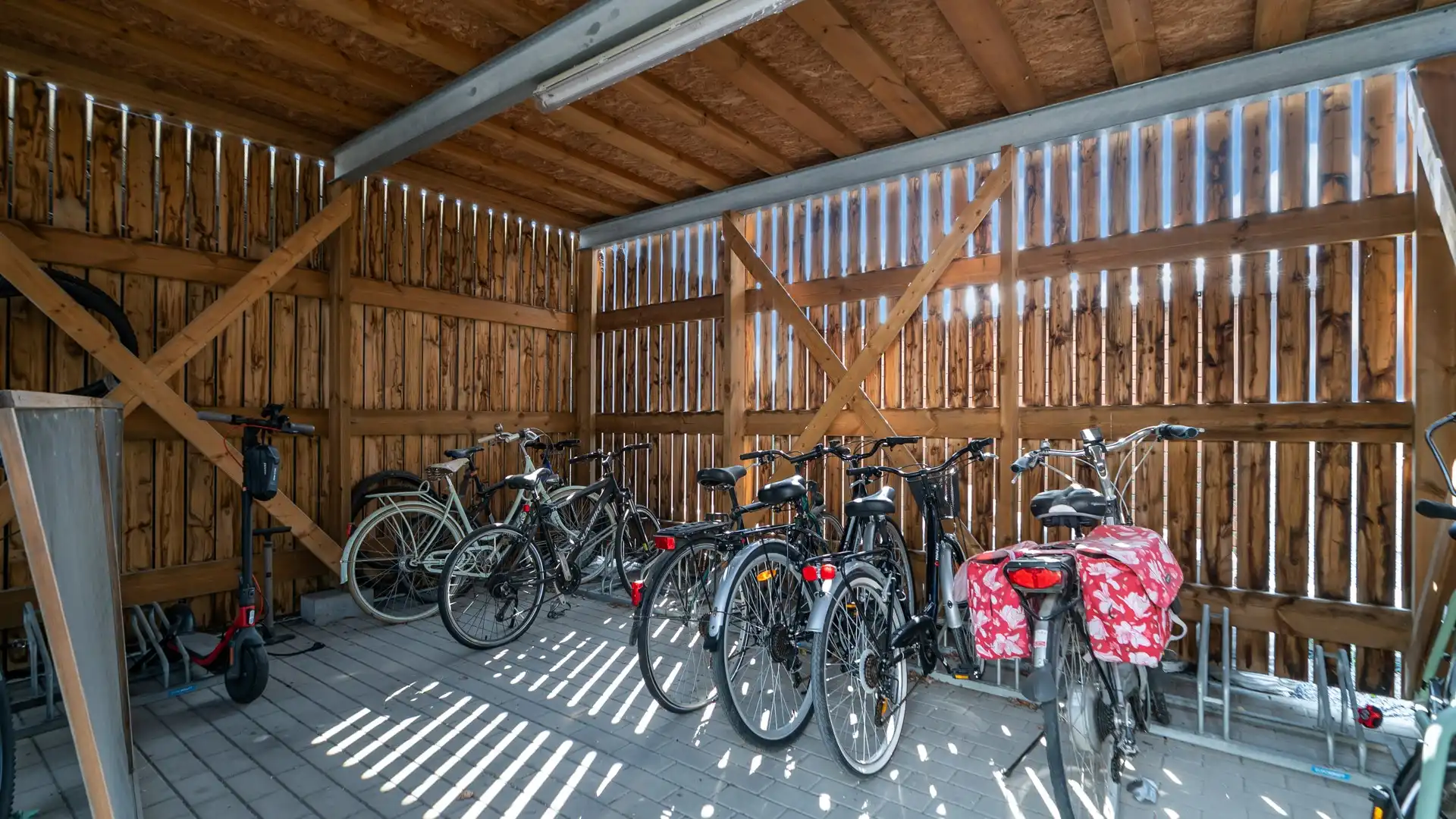Gelijkvloers appartement met terras en private parking. Uitstekende ligging aan de vernieuwde Markt. foto 8