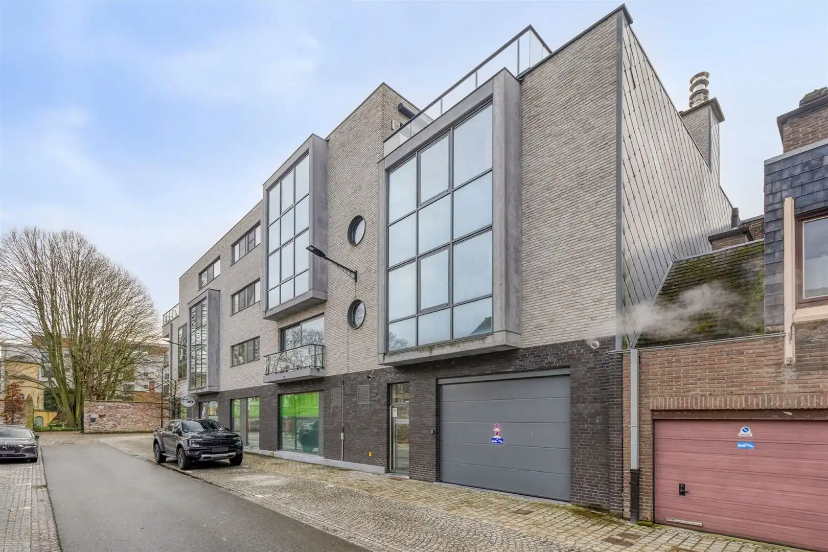 Ruim appartement van 111 m2 in het centrum van Oudenaarde foto {{pictureIndex}}
