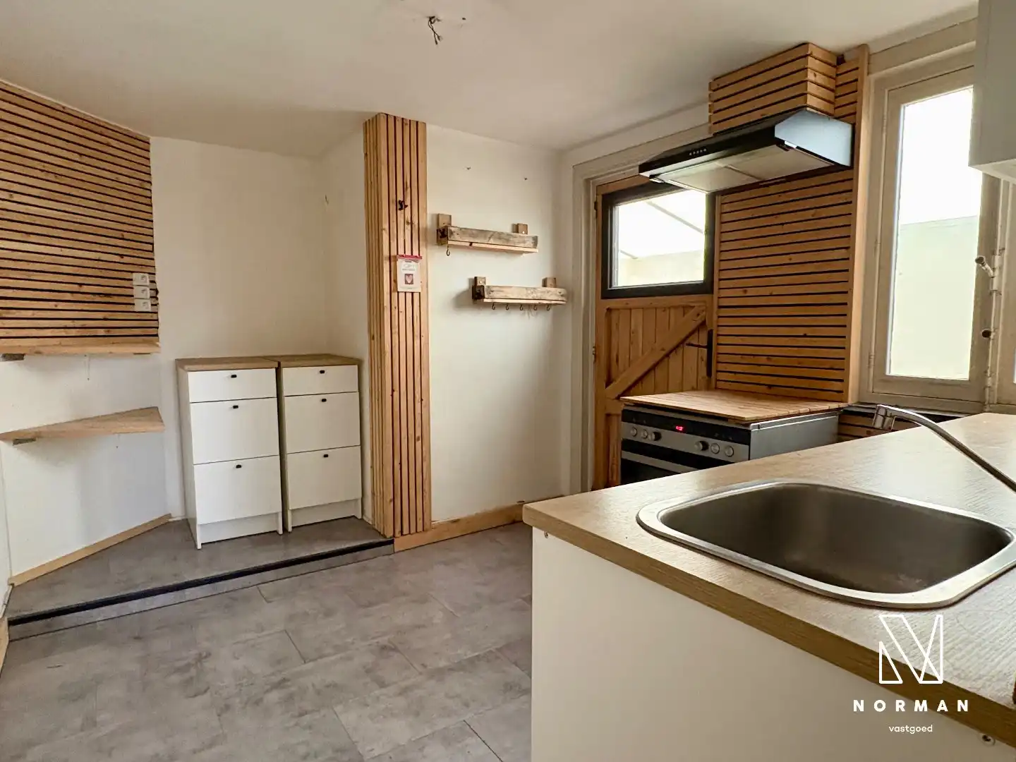 Ruime woning te koop met 4 slaapkamers en een grote garage te Harelbeke!  foto 4