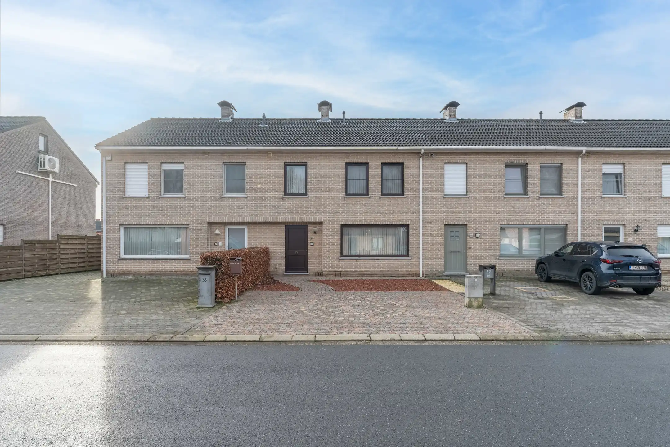 Zeer gunstig gelegen woning met 3 slpks en dubbele garage foto 2