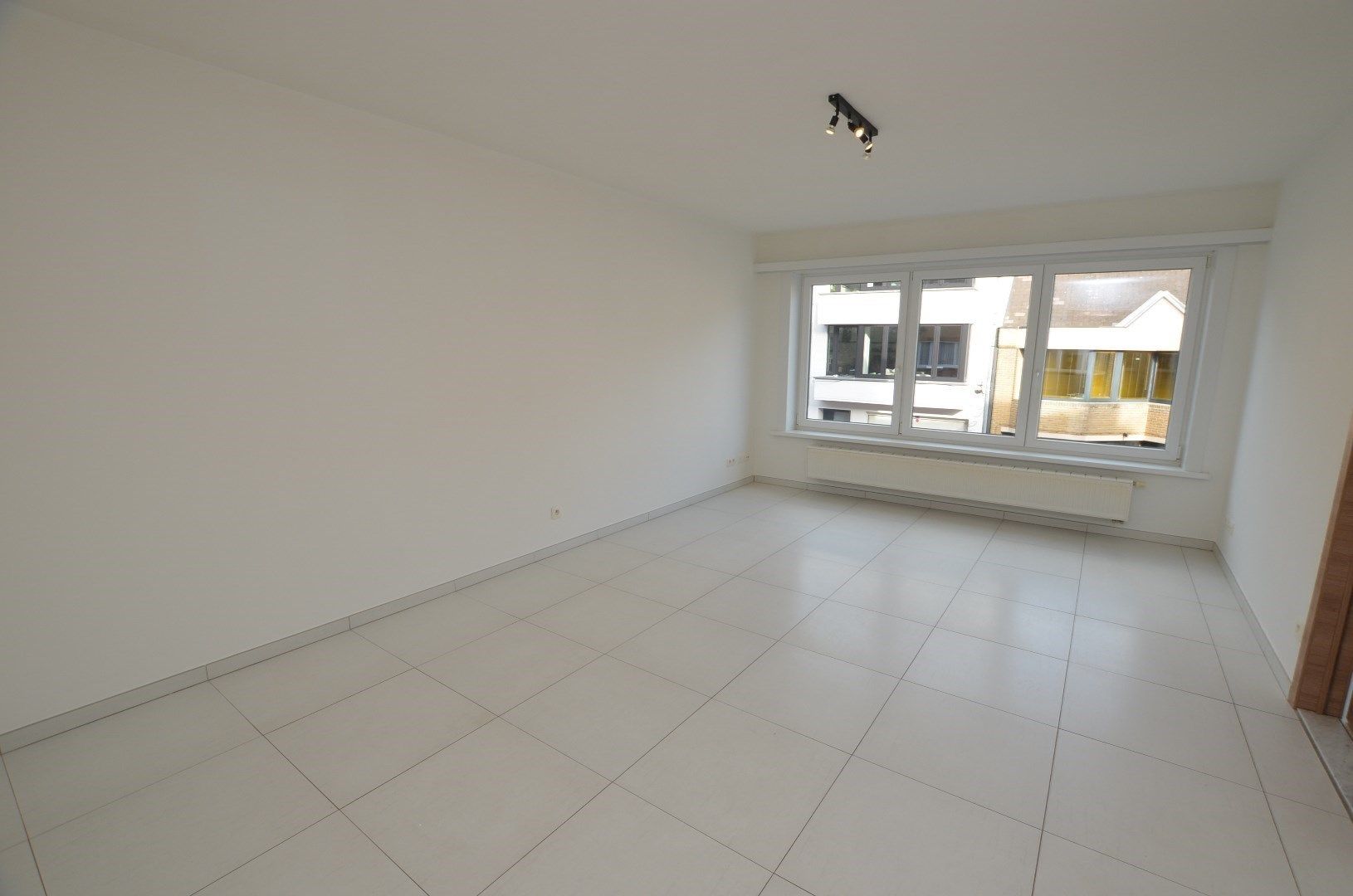 Instapklaar appartement 1ste verdiep (zonder lift) foto {{pictureIndex}}