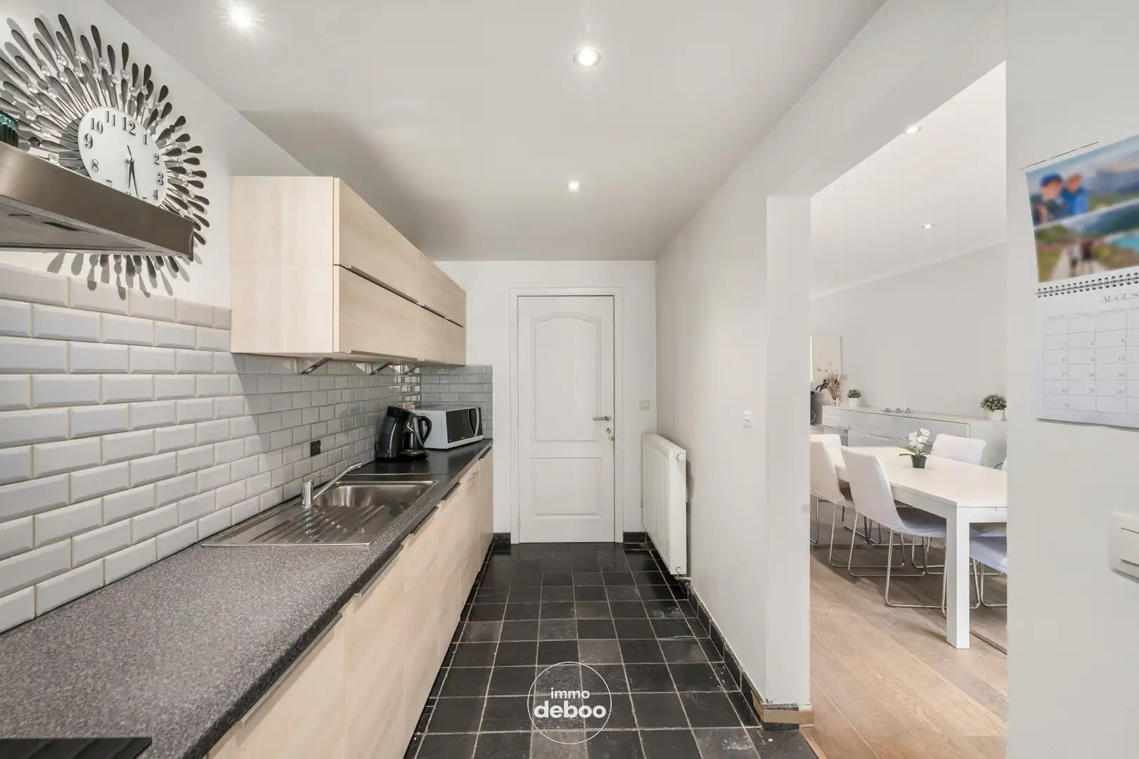 Verzorgde rijwoning met ruime garage foto 8