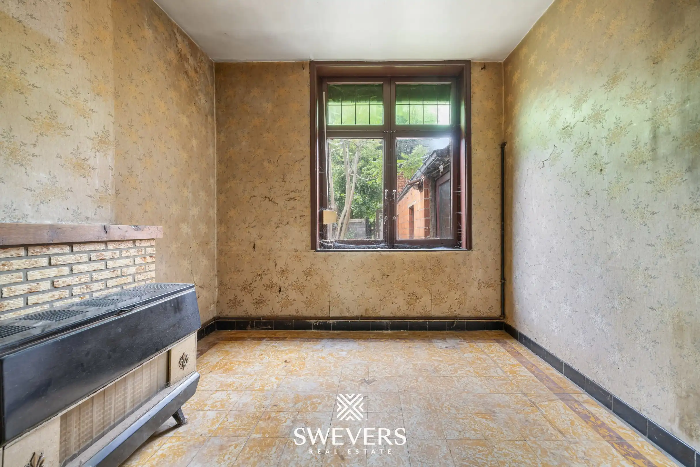 Renovatieproject met veel potentieel: karaktervolle rijwoning met tuin in de Banneuxwijk foto 4