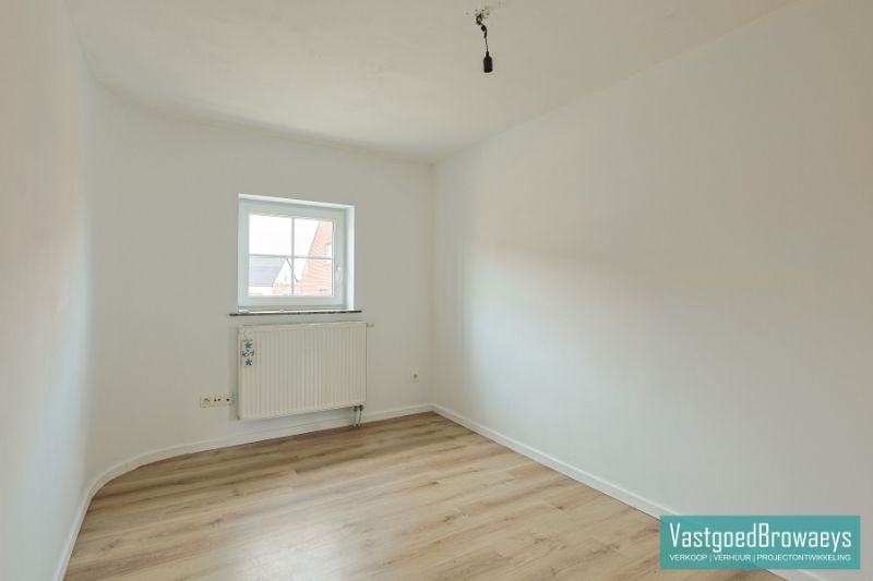 Instapklare woning met 4 slaapkamers, tuin & garage foto 15