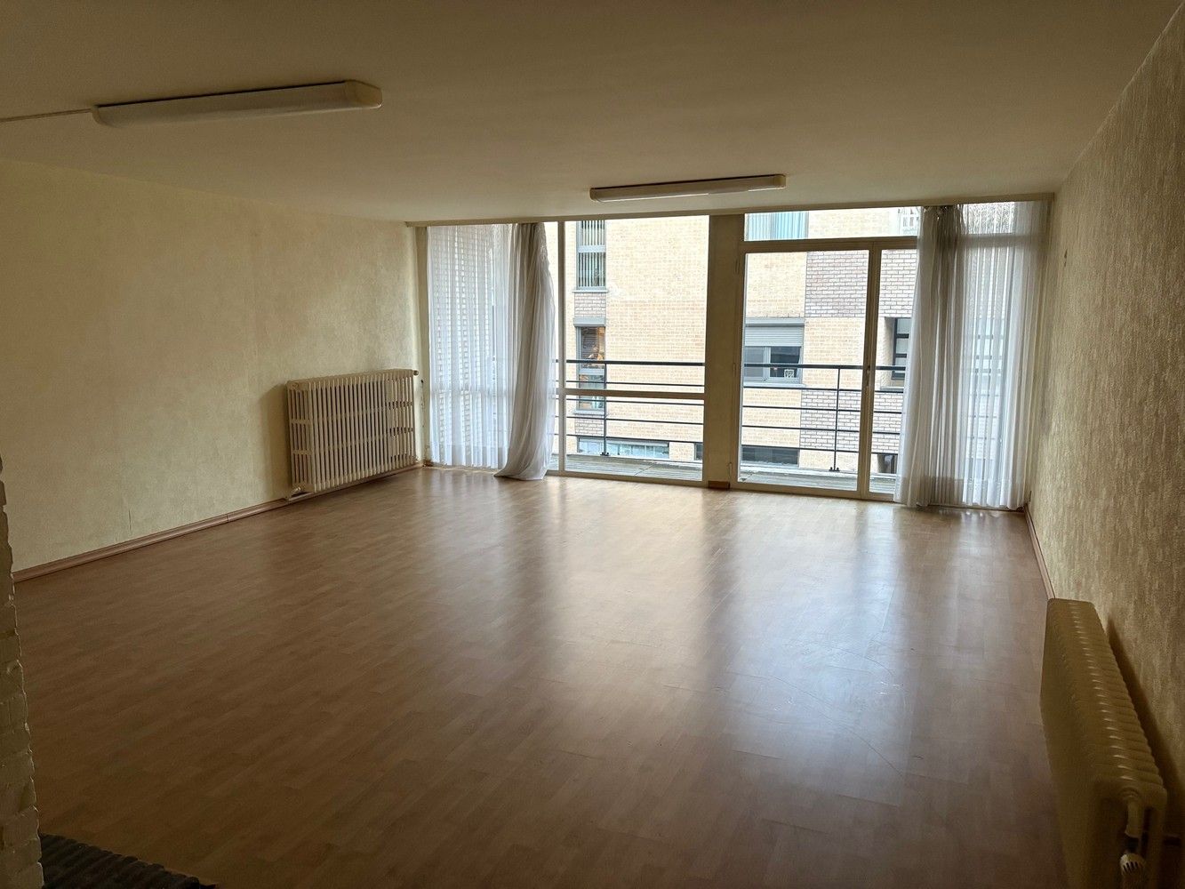 2 ruime goed gelegen te renoveren appartementen foto 14