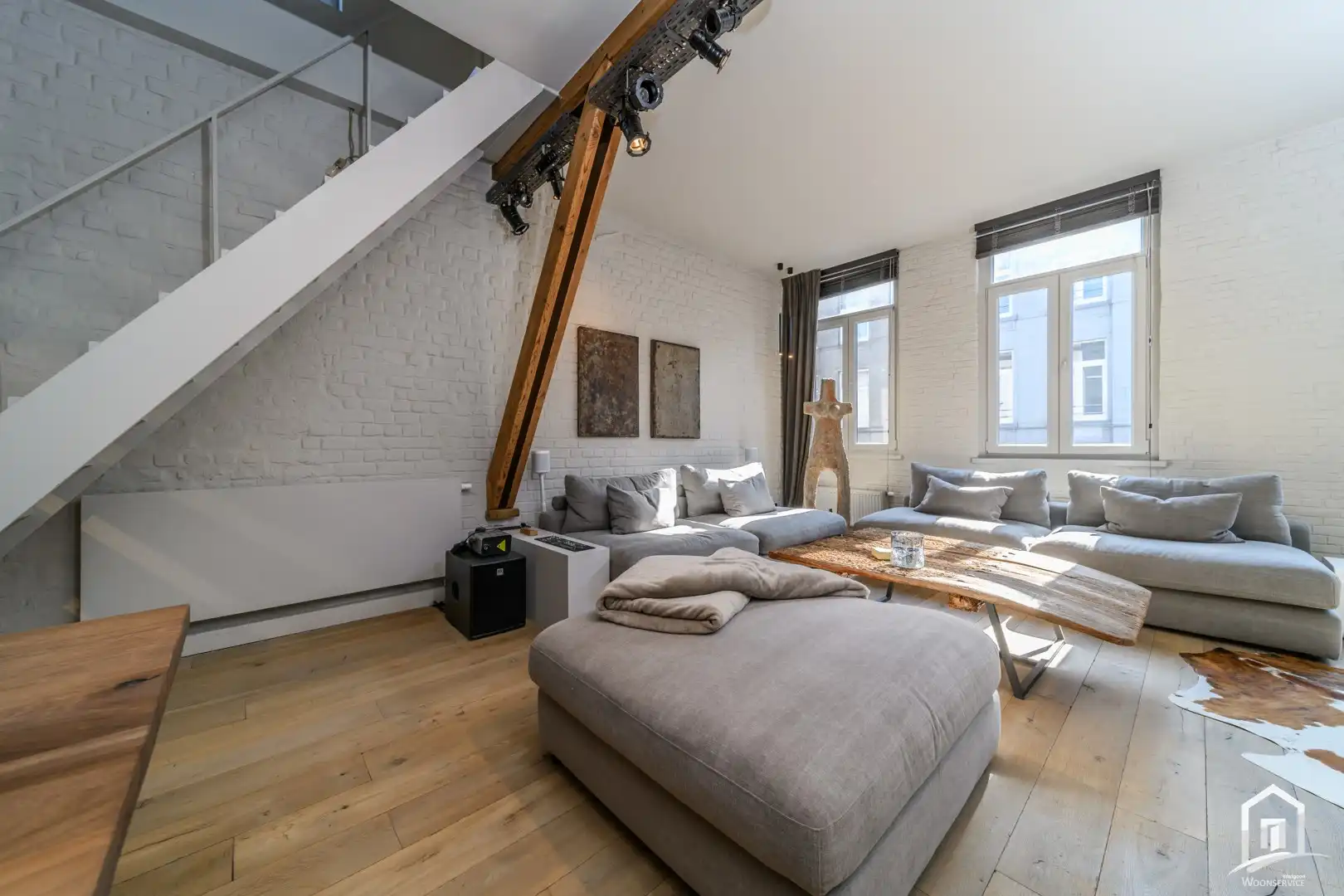Unieke loftwoning met inpandige garage foto 3