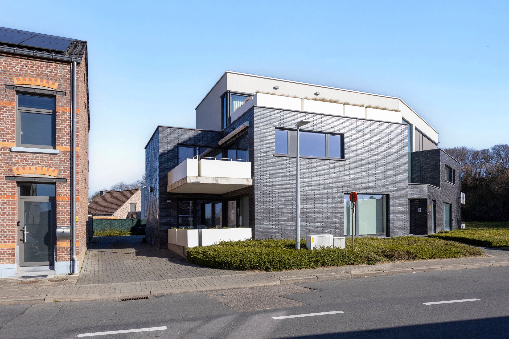 Recent appartement met 2 slpk & parking foto 2