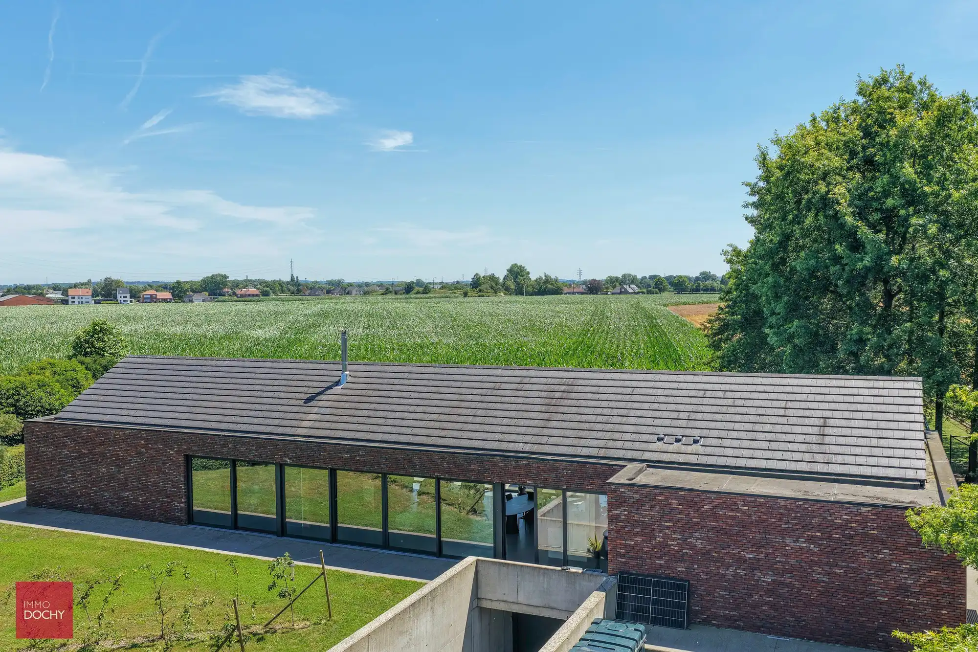 Tijdloze luxe-villa met landelijk zicht foto 2