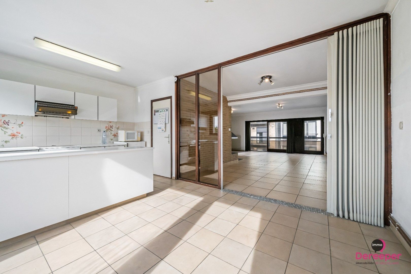 Ruim en licht appartement met 3 slaapkamers – ideaal voor gezinnen of investeerders foto 5