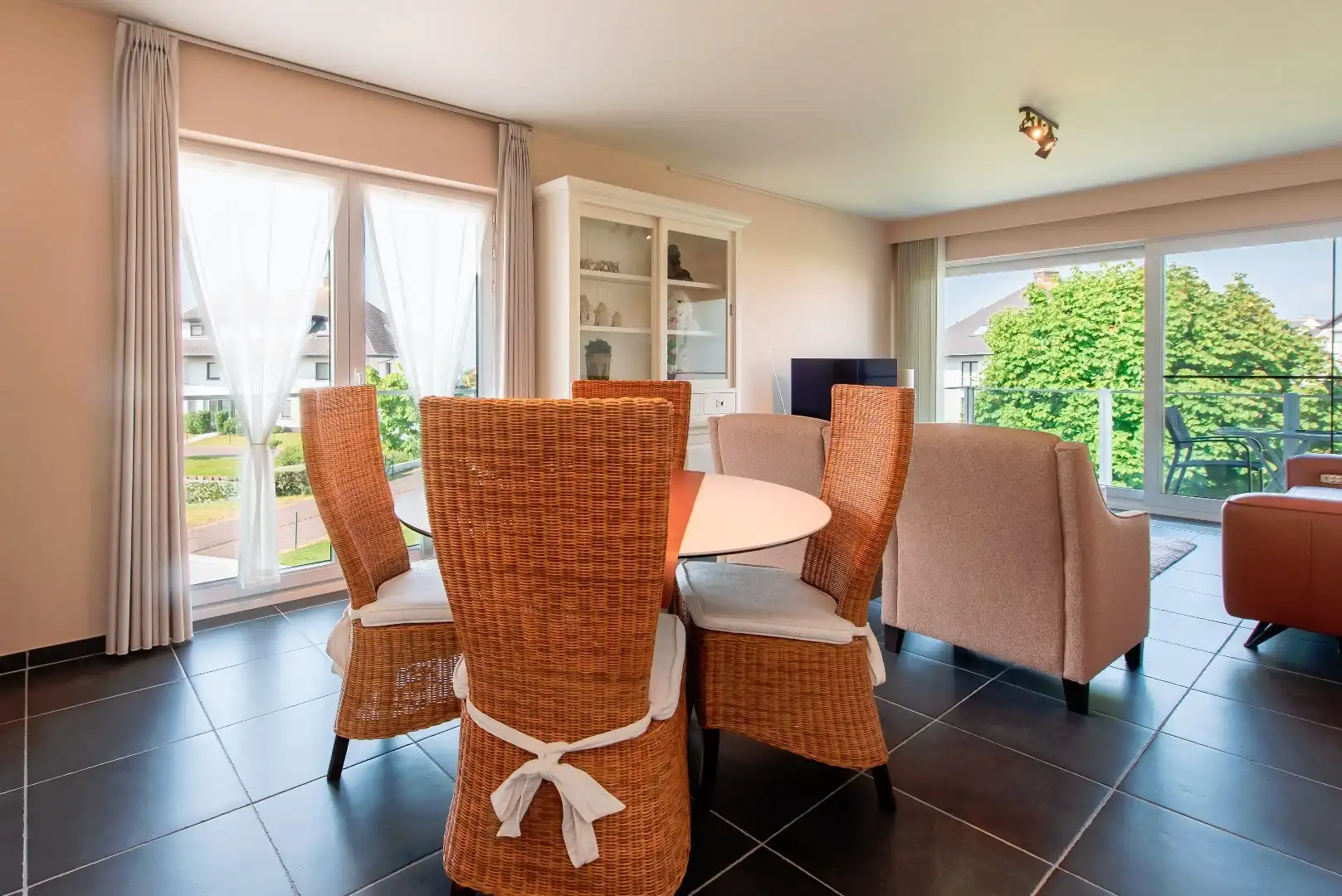 Aangenaam appartement in groene omgeving met zonneterras foto 4