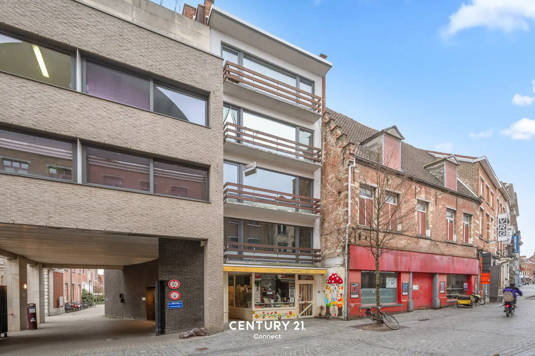 Uiterst ruime studio met balkon te Leuven foto 11