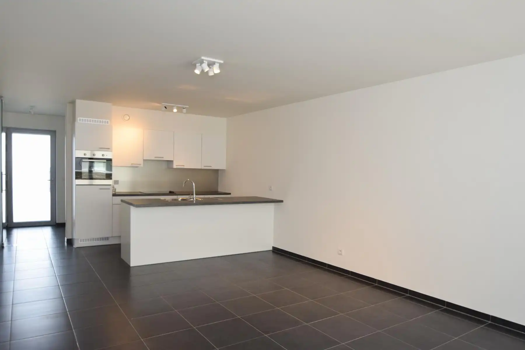 Modern instapklaar appartement te Bilzen  foto 6