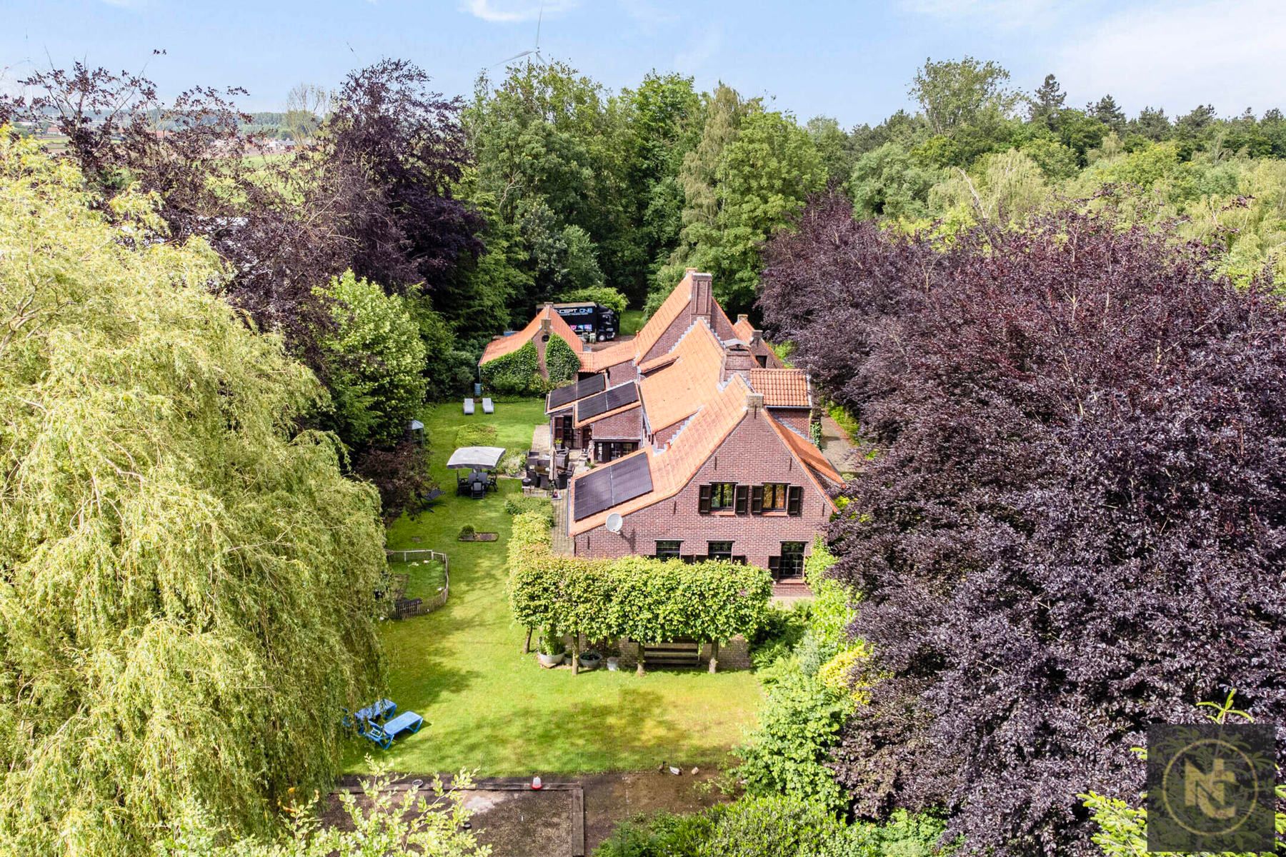 Uitzonderlijke villa met 6 slaapkamers en 2 garages foto 1