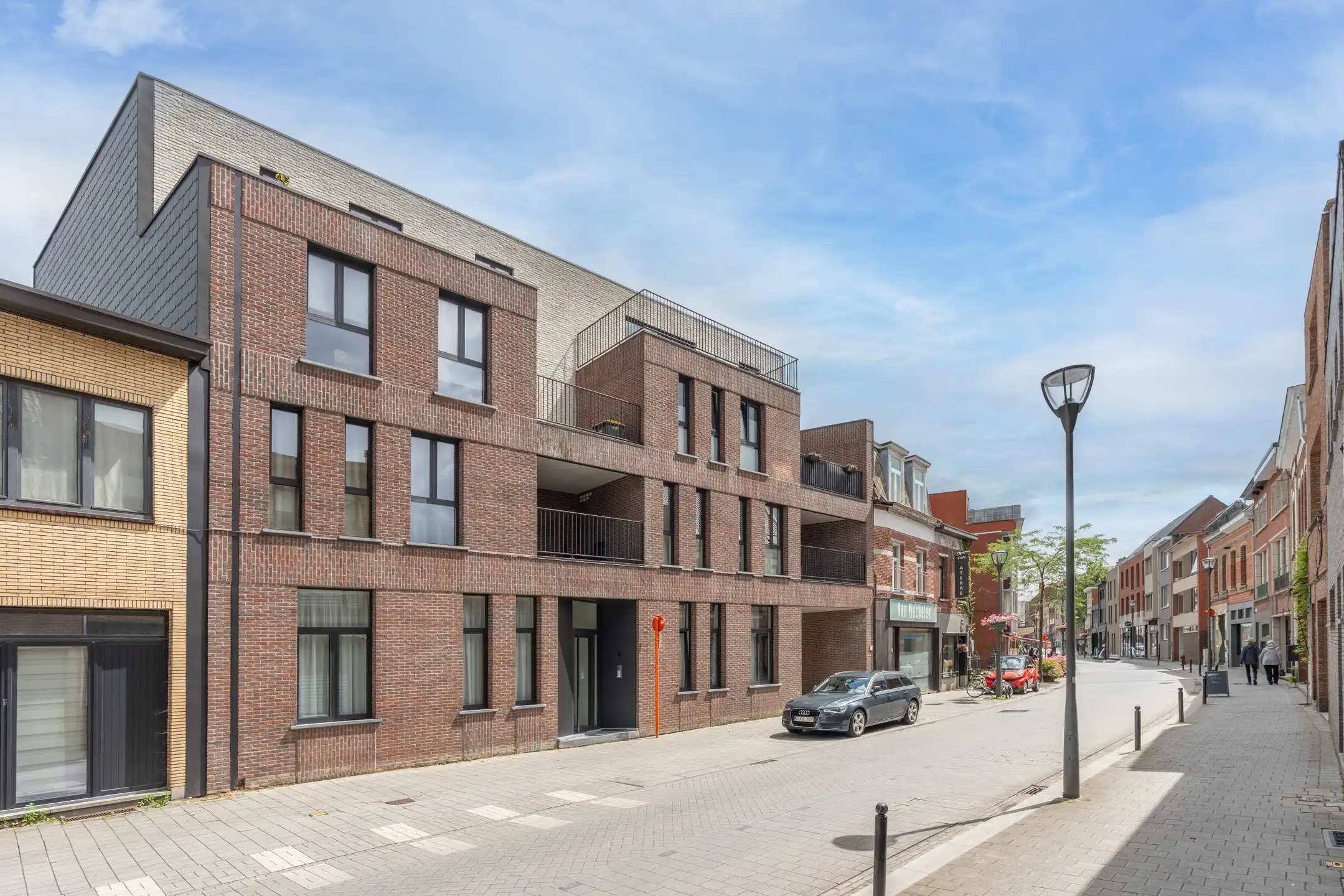 Knap en licht gelijkvl. appartement met terras en tuin foto 4