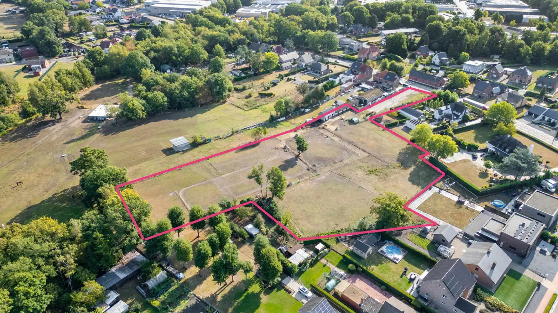 Unieke eigendom in Zonhoven: bouwgrond met 4 achterliggende percelen met een totaal oppervlakte van 11.148 m² foto 2