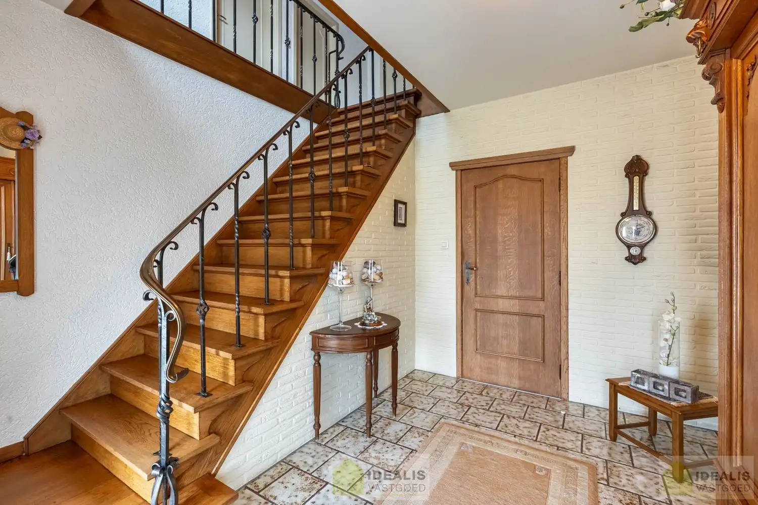 IDEALIS VASTGOED – PERFECT ONDERHOUDEN EN INSTAPKLARE GEZINSWONING MET 4 SLAAPKAMERS, 2 BADKAMERS EN EEN MOOIE WOONOPPERVLAKTE VAN +- 185M² OP EEN AANGENAAM EN RUSTIG GELEGEN PERCEEL VAN 6A 80CA OP GEGEERDE LOCATIE IN ACHEL! foto 4