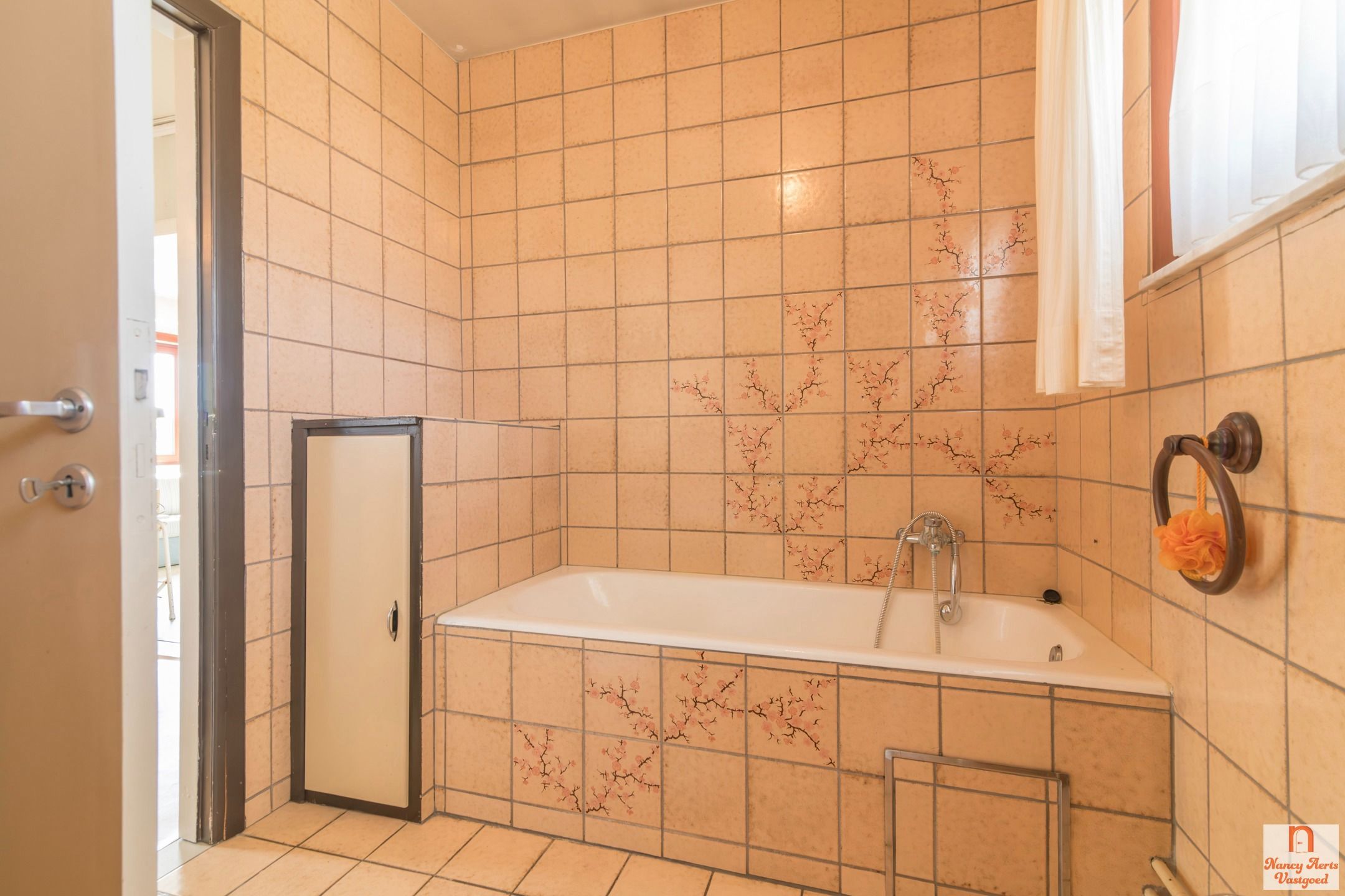 Charmante woning met grote tuin en renovatiemogelijkheden foto 31