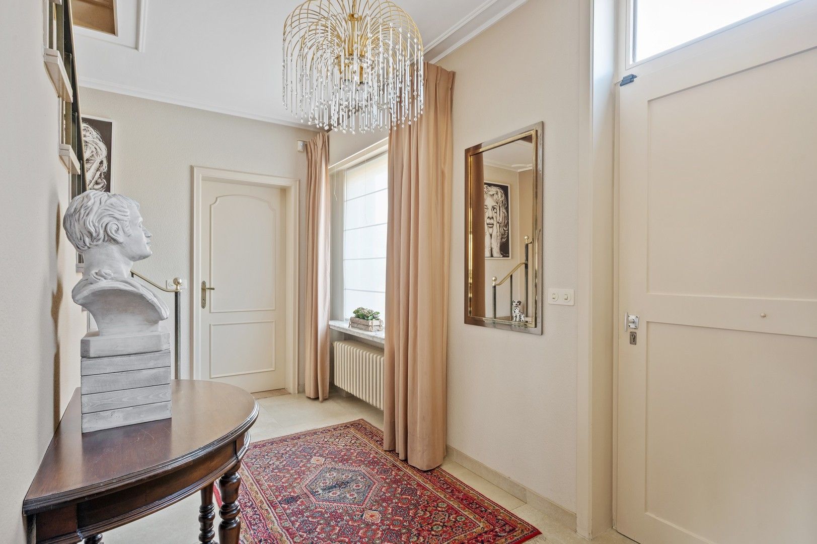 Unieke eigendom met vrijstaande woning met kantoor, loods en een grote dubbele garage foto 9