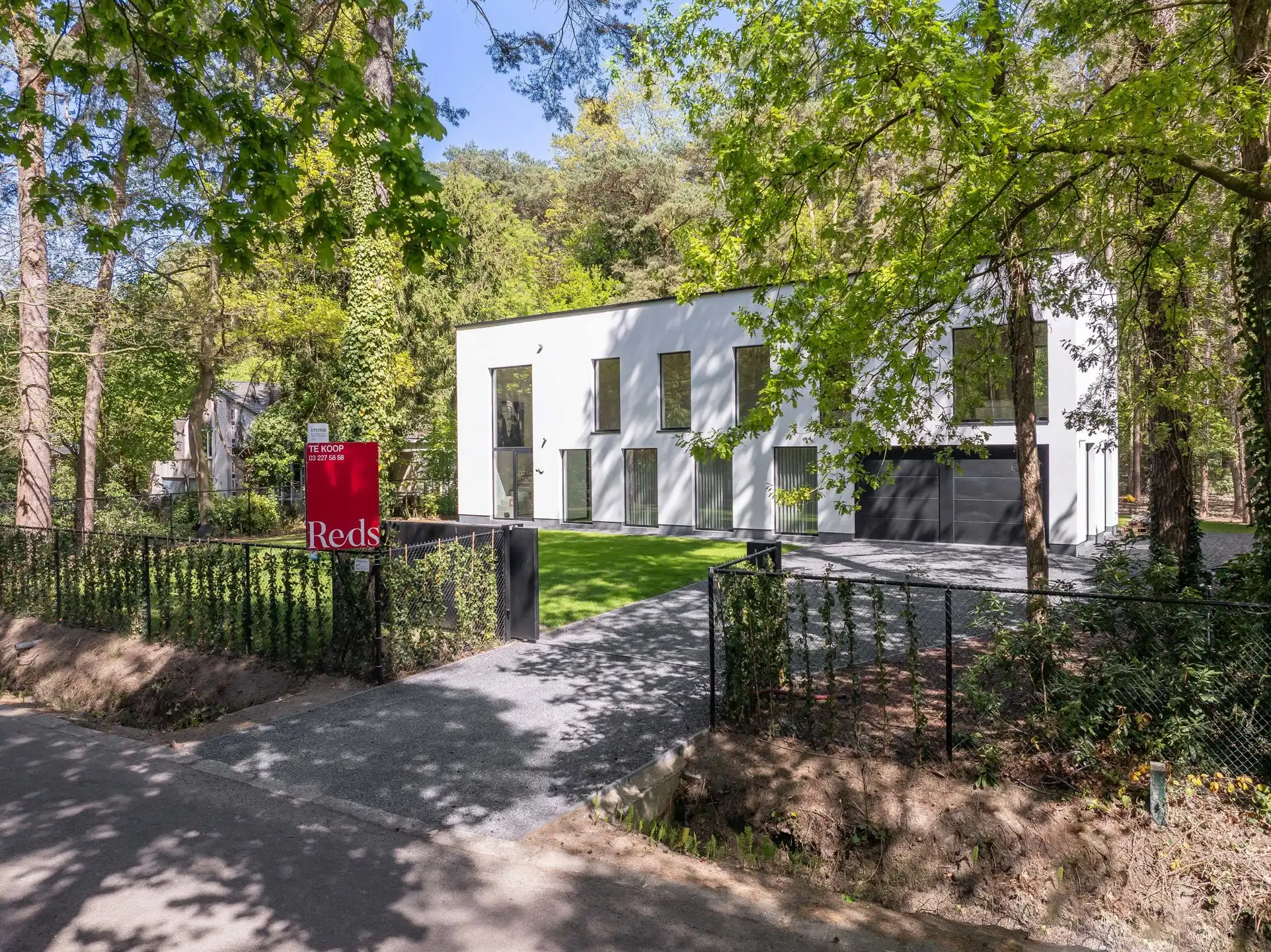 Exclusieve moderne villa waar natuur en perfectie samenkomen foto 2