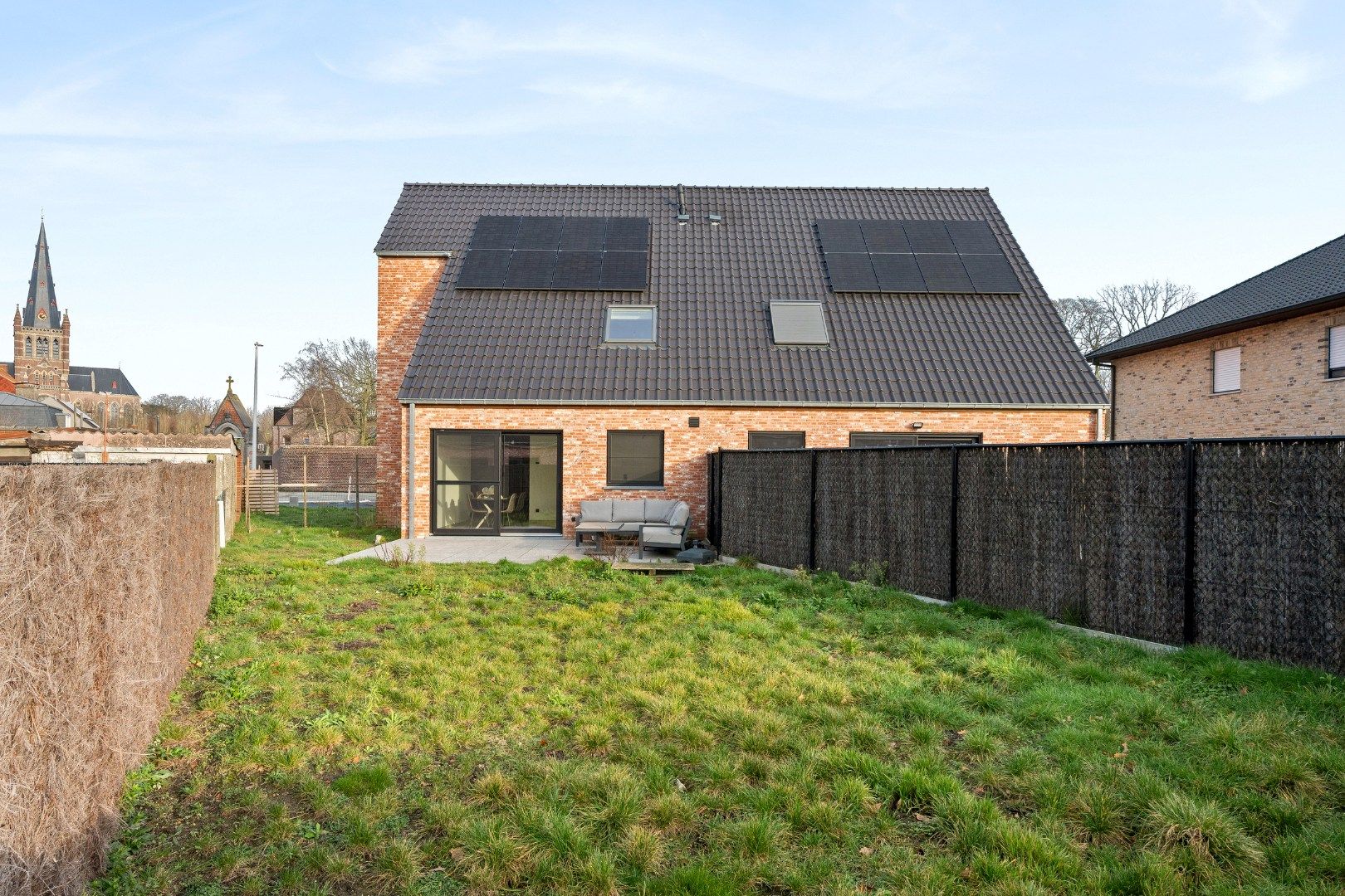 Halfopen nieuwbouwwoning met 3 slaapkamers, garage en zonnige tuin in Dadizele-centrum foto 6